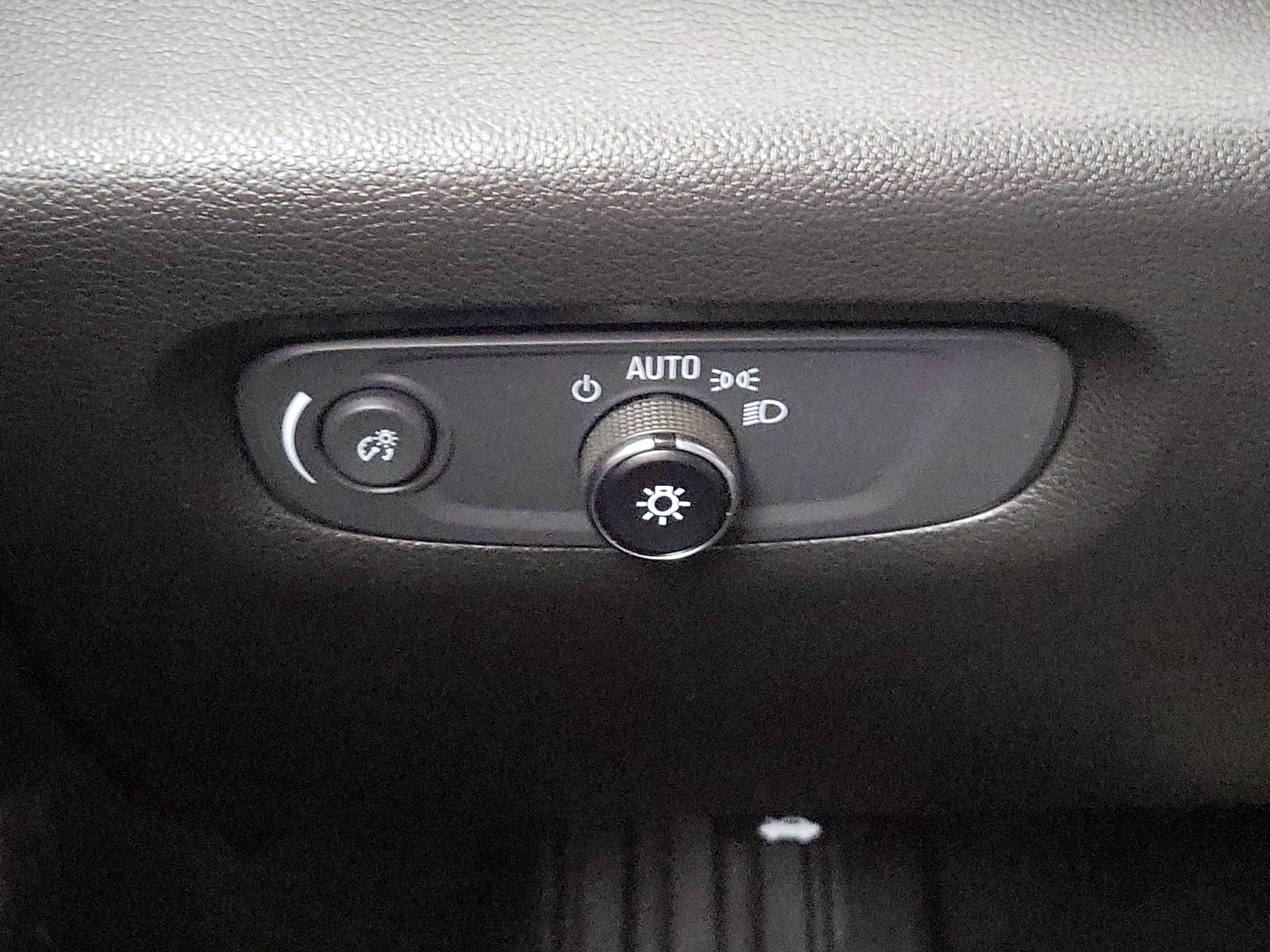 Thumbnail: 2022 Chevrolet Traverse - 13