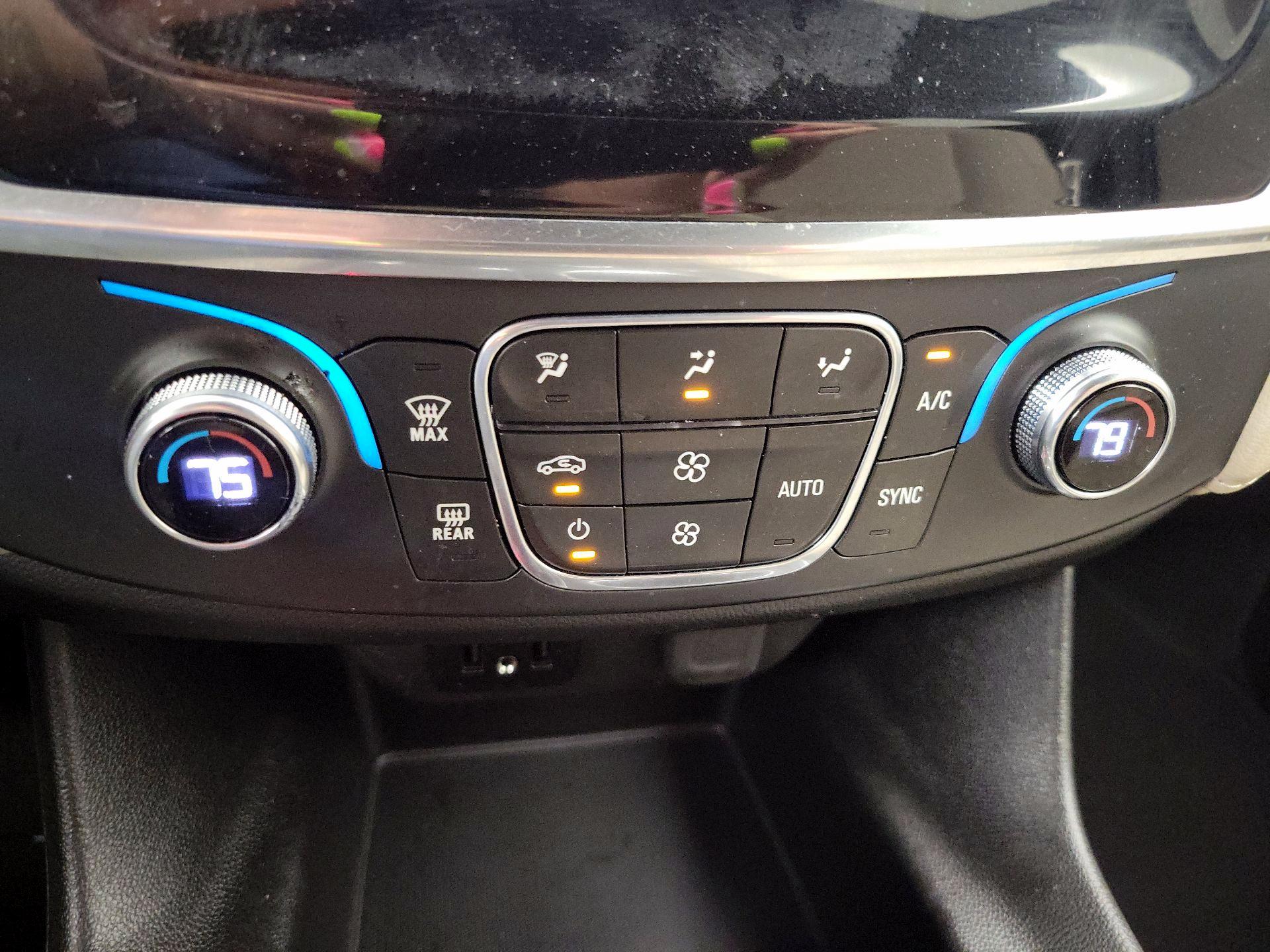 Thumbnail: 2022 Chevrolet Traverse - 16