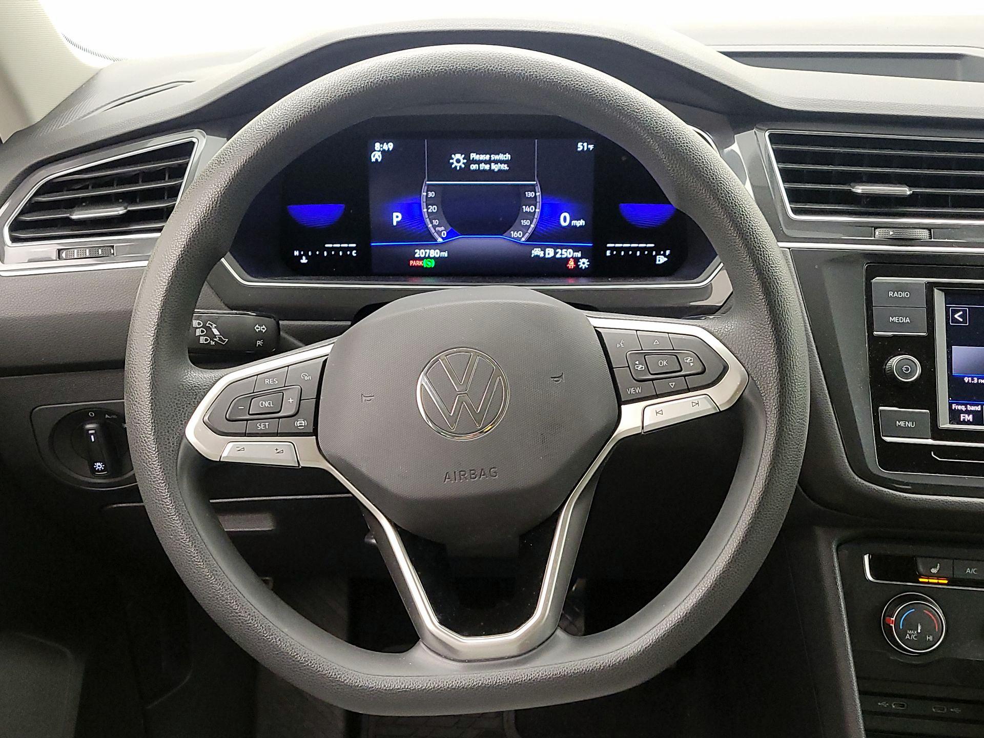 Thumbnail: 2022 Volkswagen Tiguan - 10