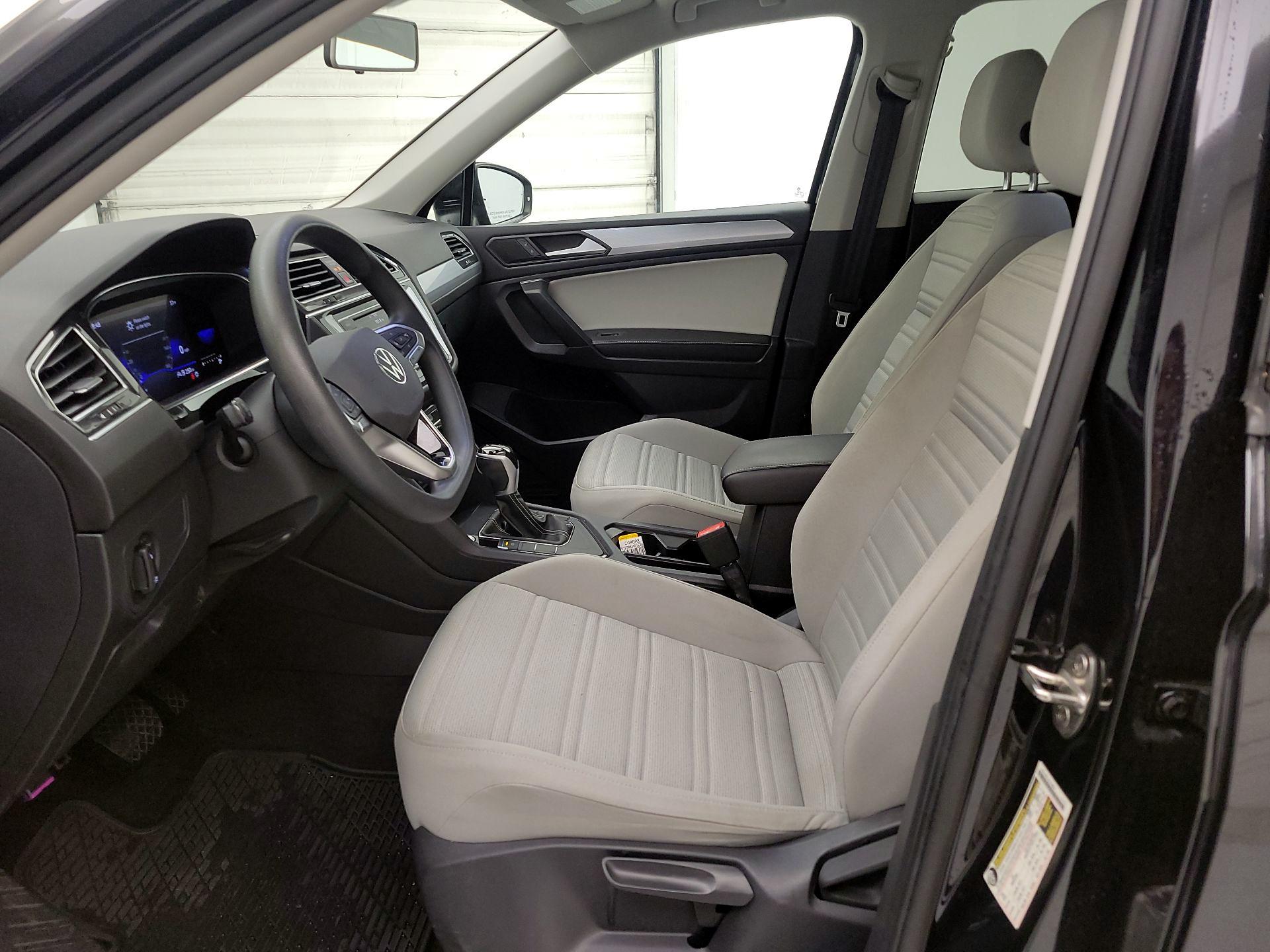 Thumbnail: 2022 Volkswagen Tiguan - 11