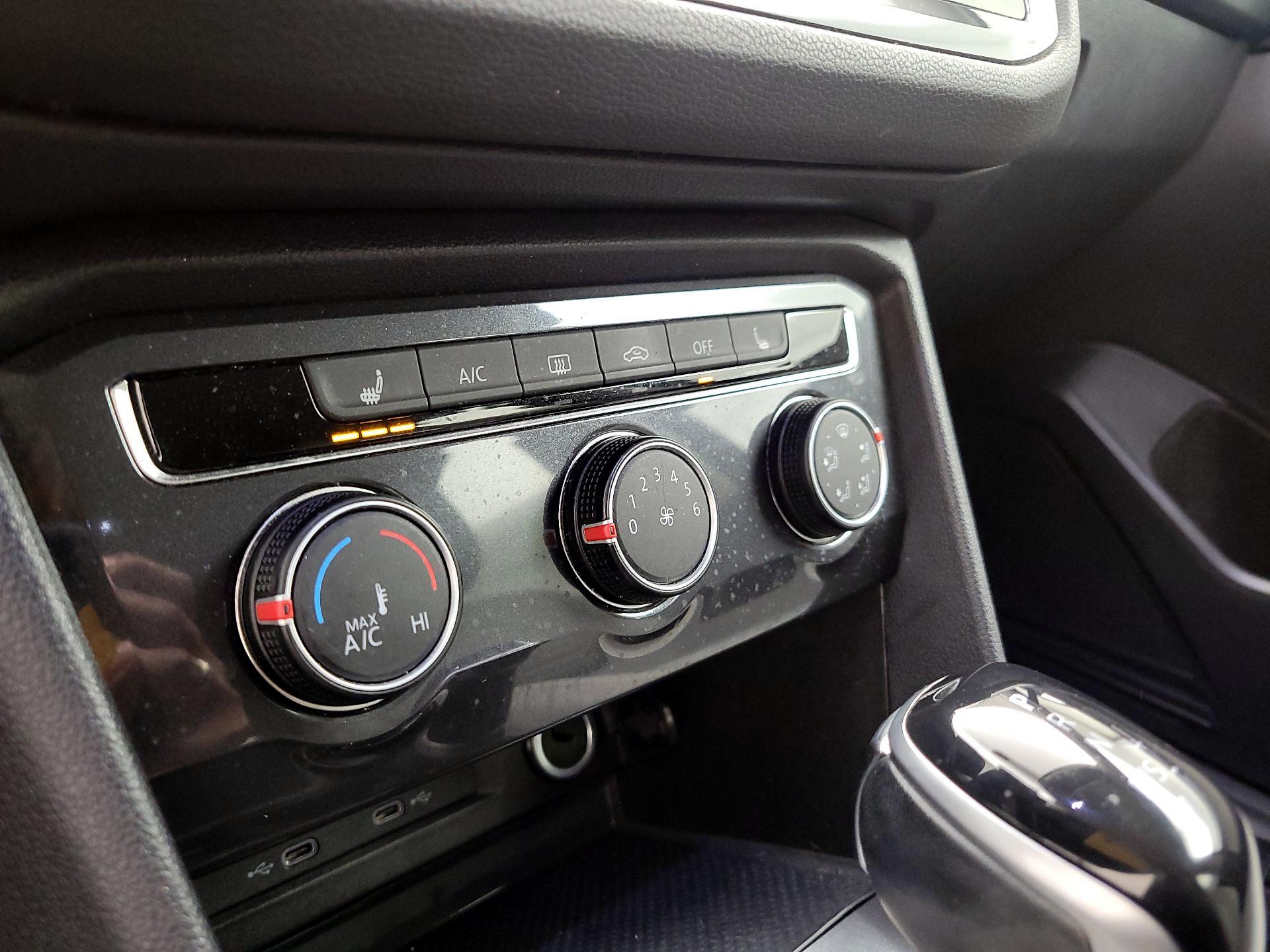 Thumbnail: 2022 Volkswagen Tiguan - 16