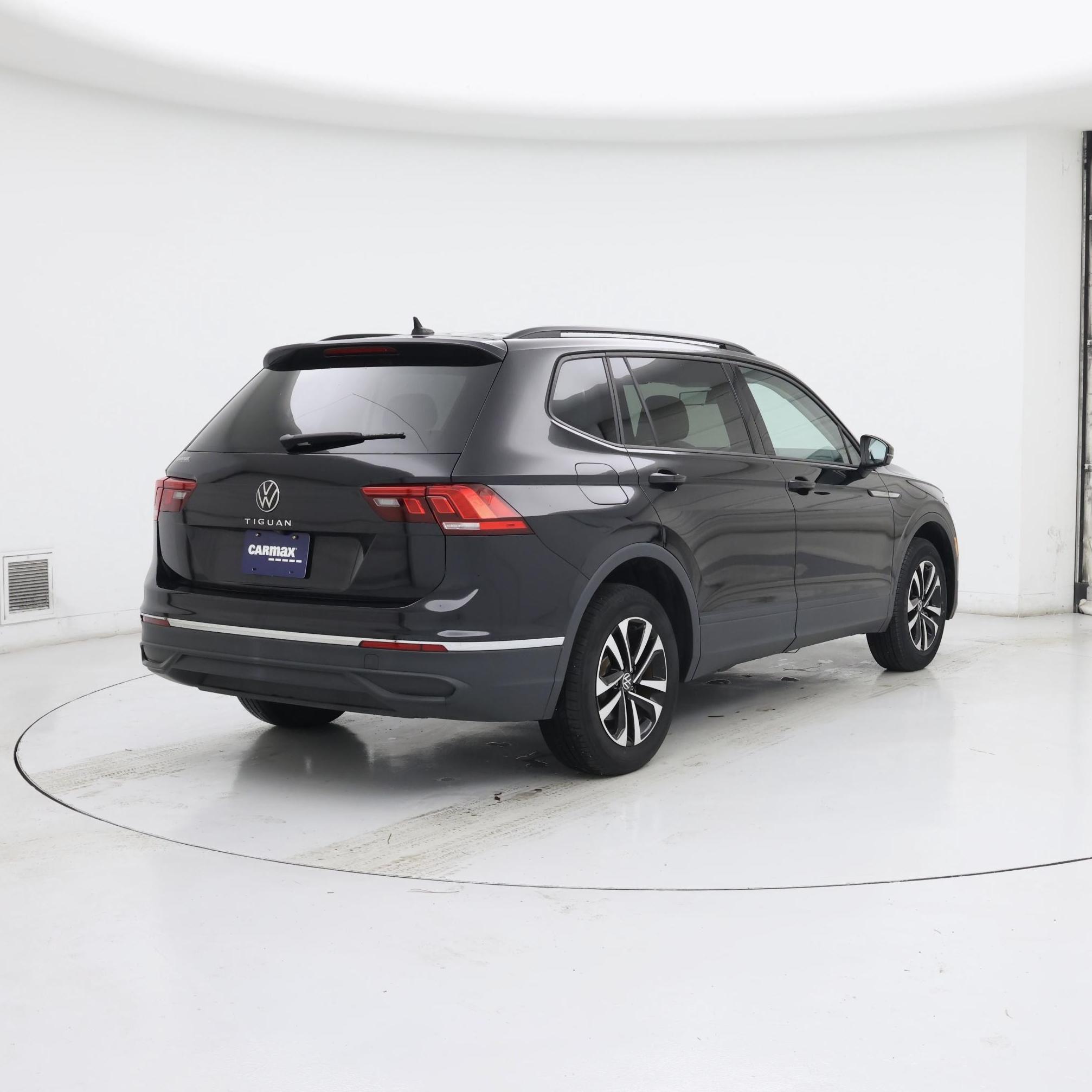 Thumbnail: 2022 Volkswagen Tiguan - 8