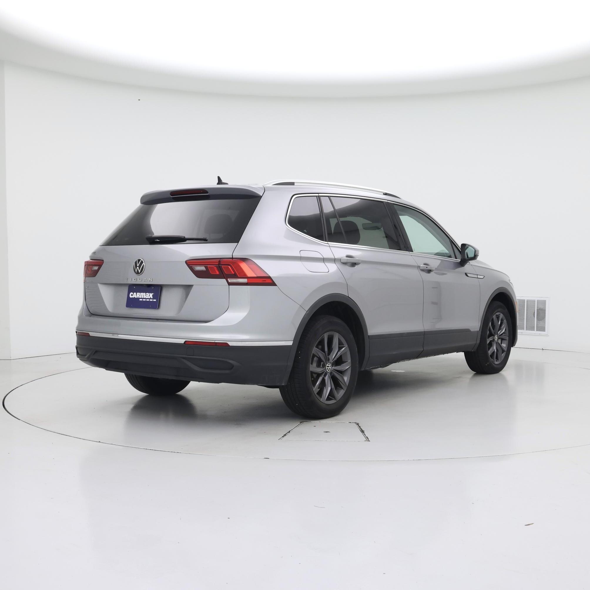 Thumbnail: 2022 Volkswagen Tiguan - 8
