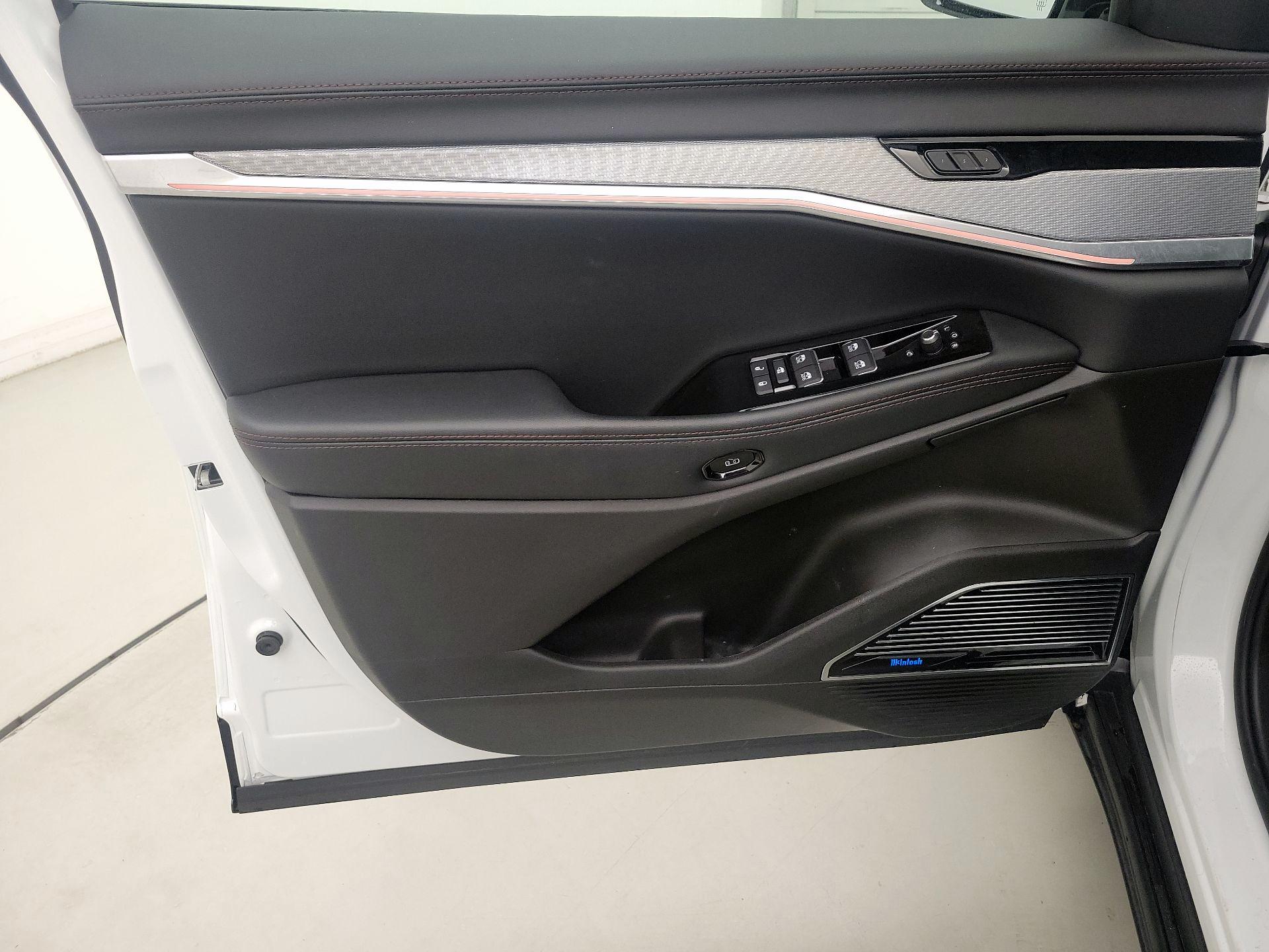 Thumbnail: 2024 Jeep Wagoneer S - 12