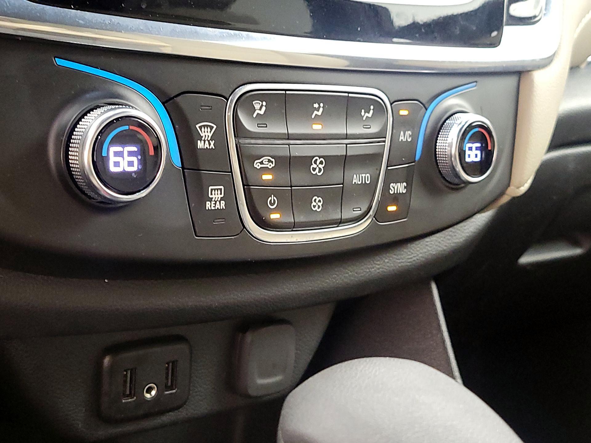 Thumbnail: 2023 Chevrolet Traverse - 16