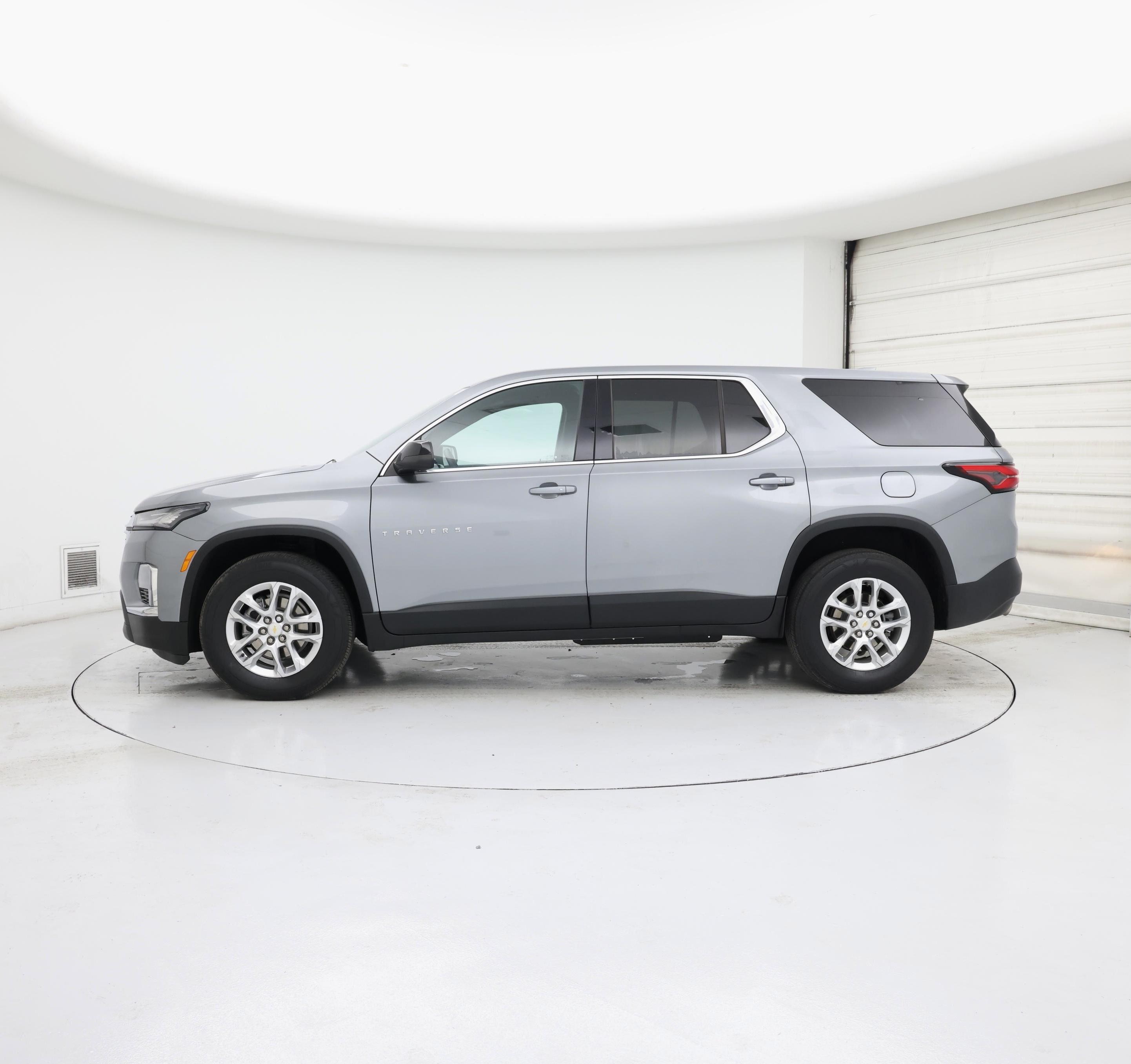 Thumbnail: 2023 Chevrolet Traverse - 3