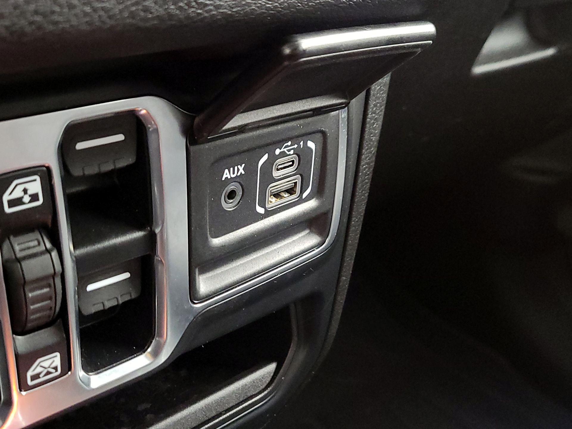 Thumbnail: 2025 Jeep Wrangler - 18