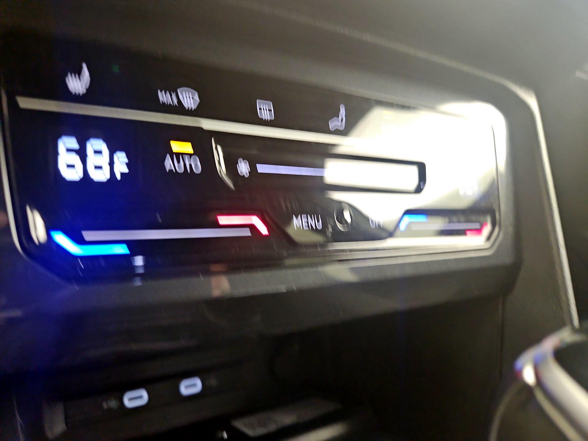 Thumbnail: 2023 Volkswagen Tiguan - 16