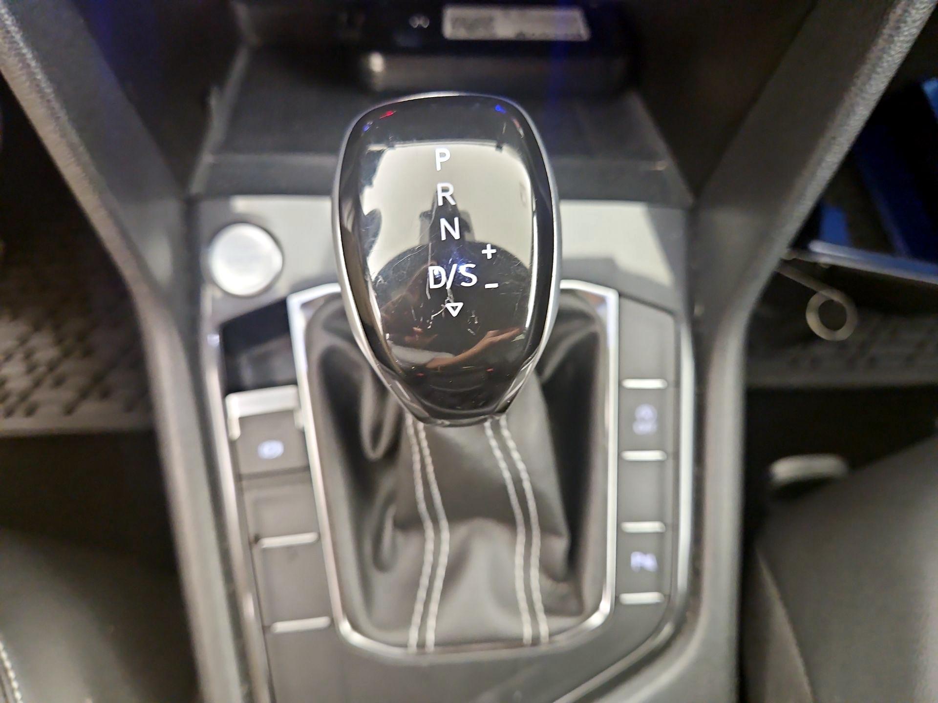 Thumbnail: 2023 Volkswagen Tiguan - 17