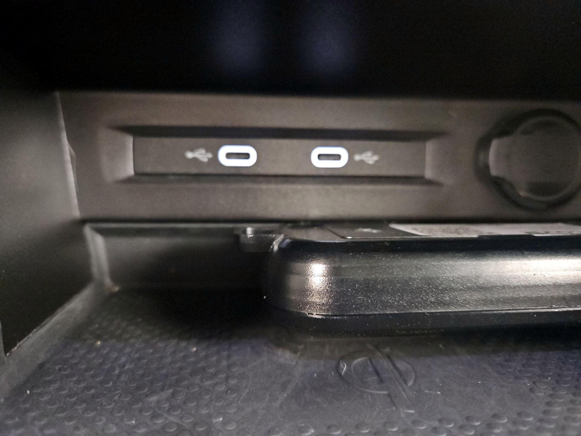 Thumbnail: 2023 Volkswagen Tiguan - 18