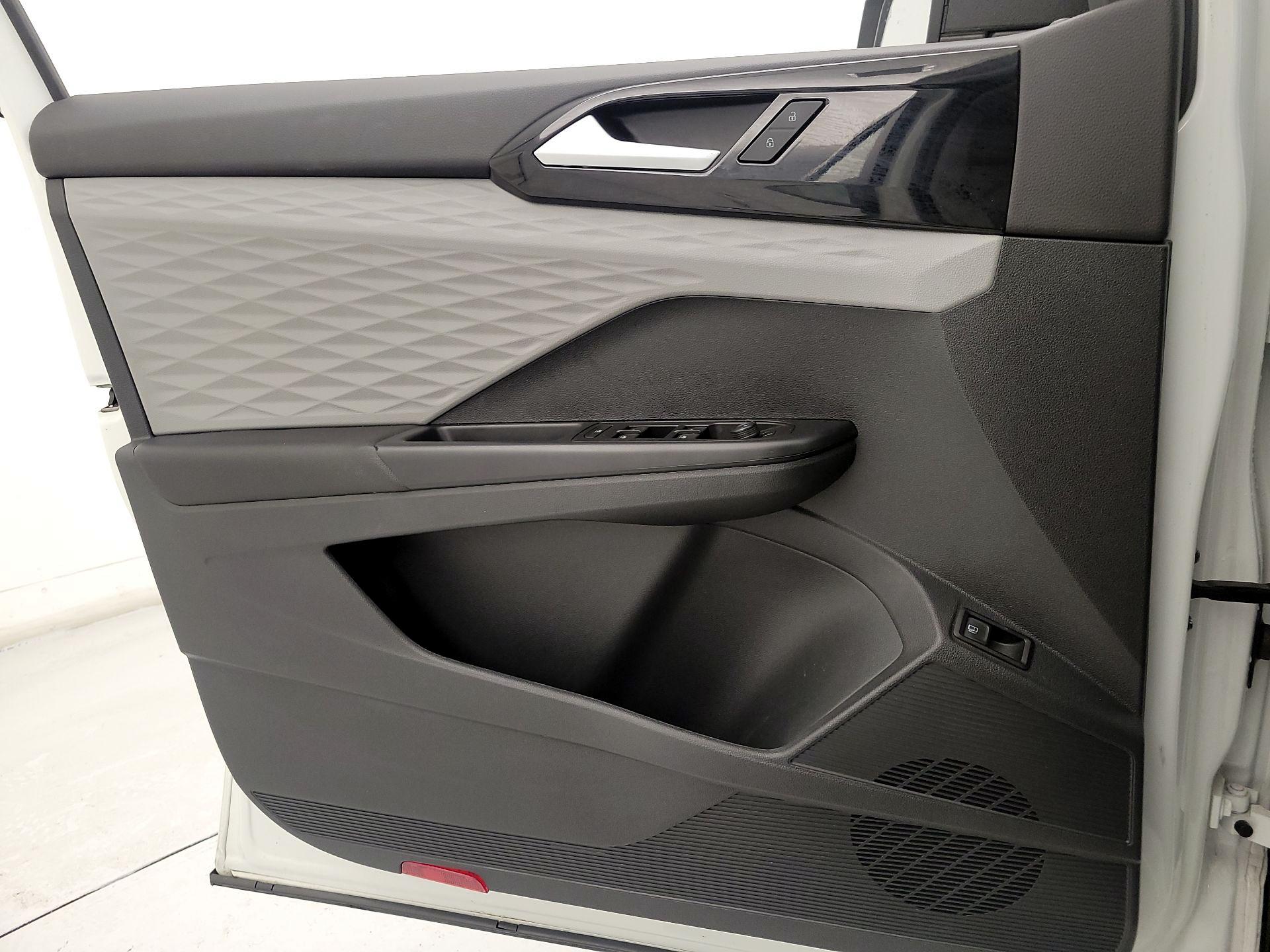 Thumbnail: 2023 Volkswagen Taos - 12