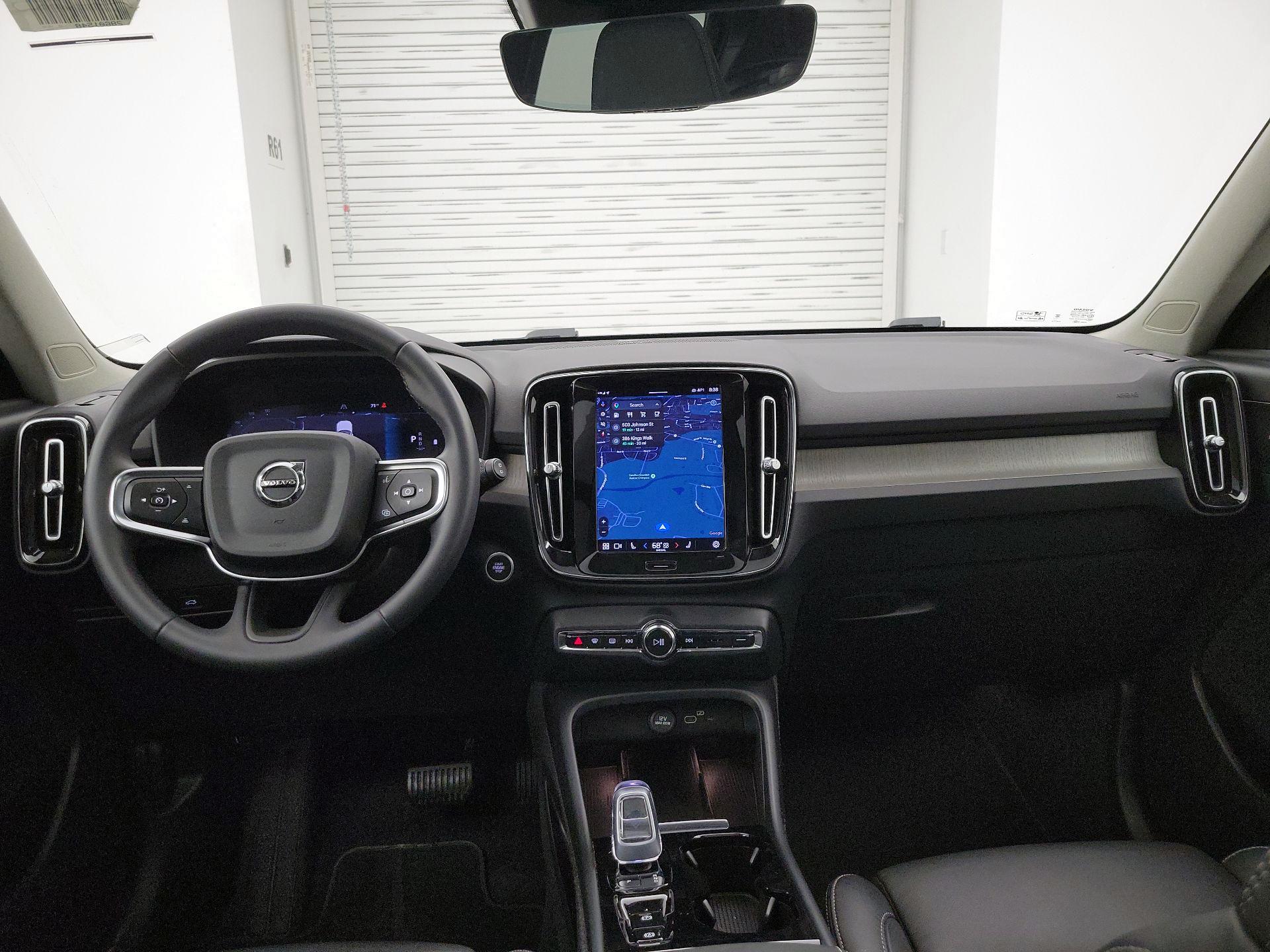 Thumbnail: 2023 Volvo XC40 - 9