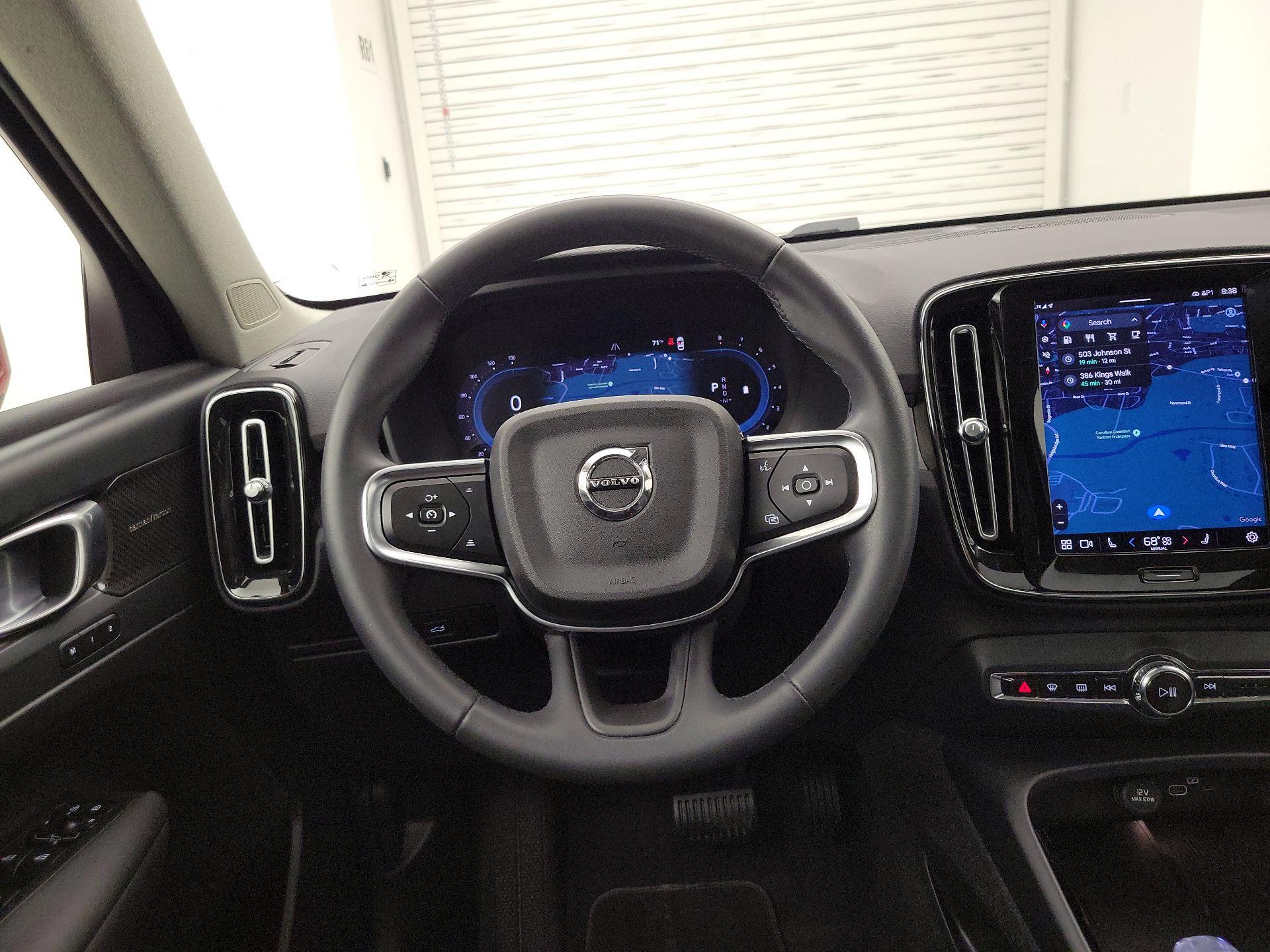 Thumbnail: 2023 Volvo XC40 - 10