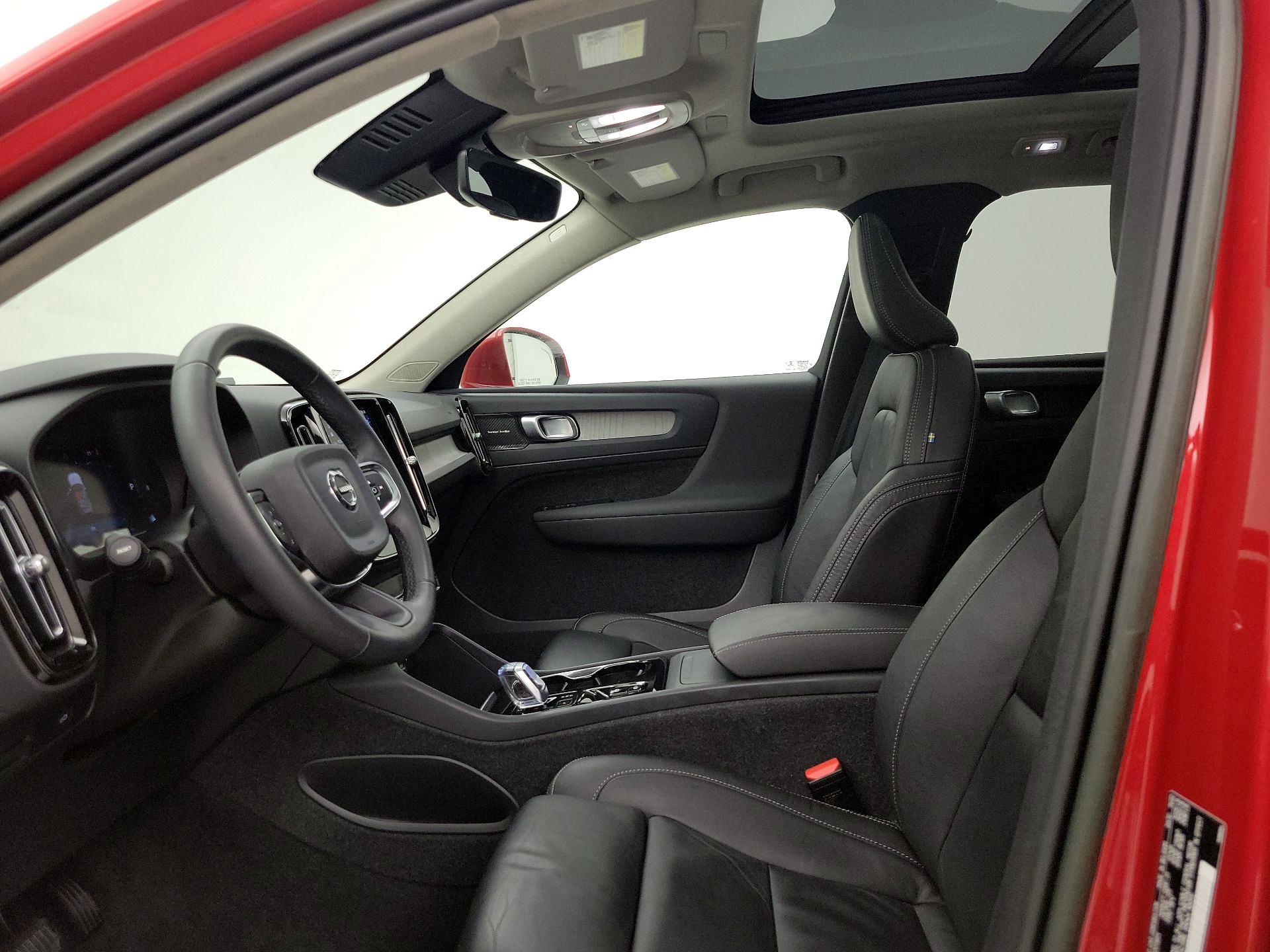 Thumbnail: 2023 Volvo XC40 - 20