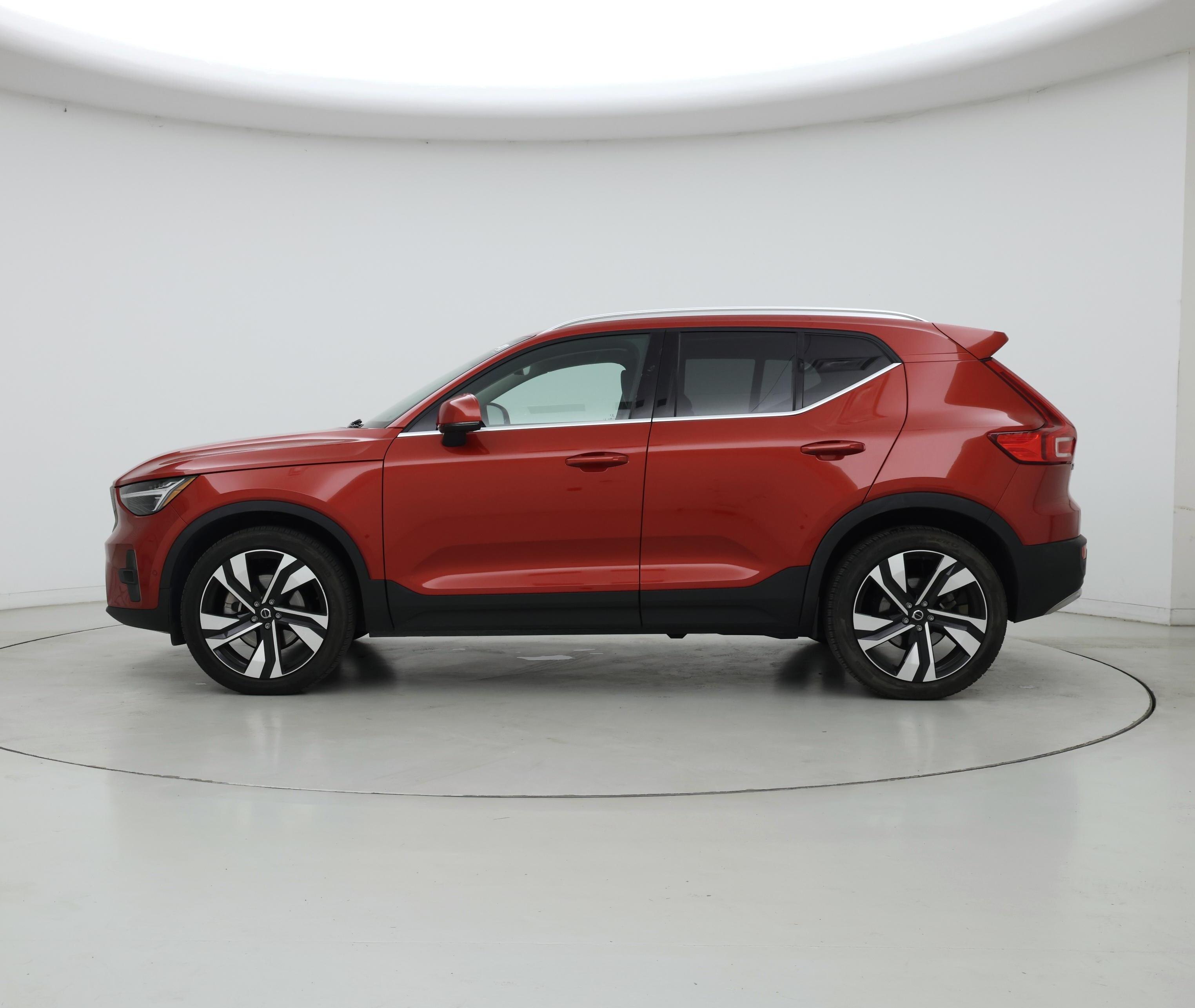 Thumbnail: 2023 Volvo XC40 - 3
