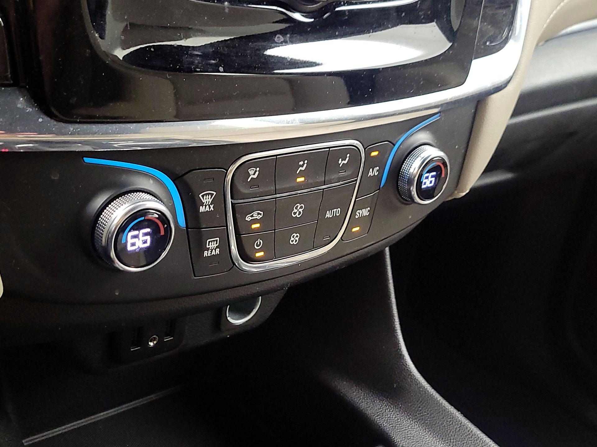 Thumbnail: 2023 Chevrolet Traverse - 16