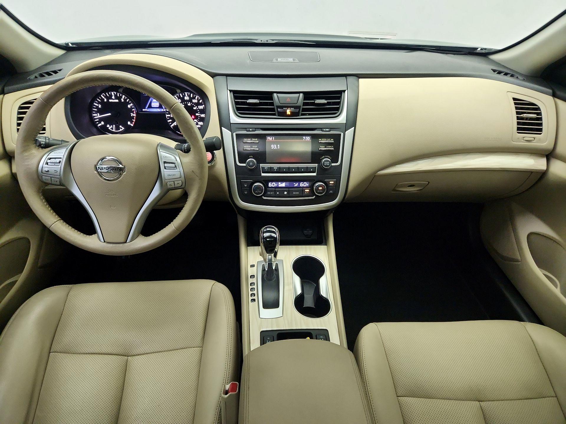 Thumbnail: 2016 Nissan Altima - 9