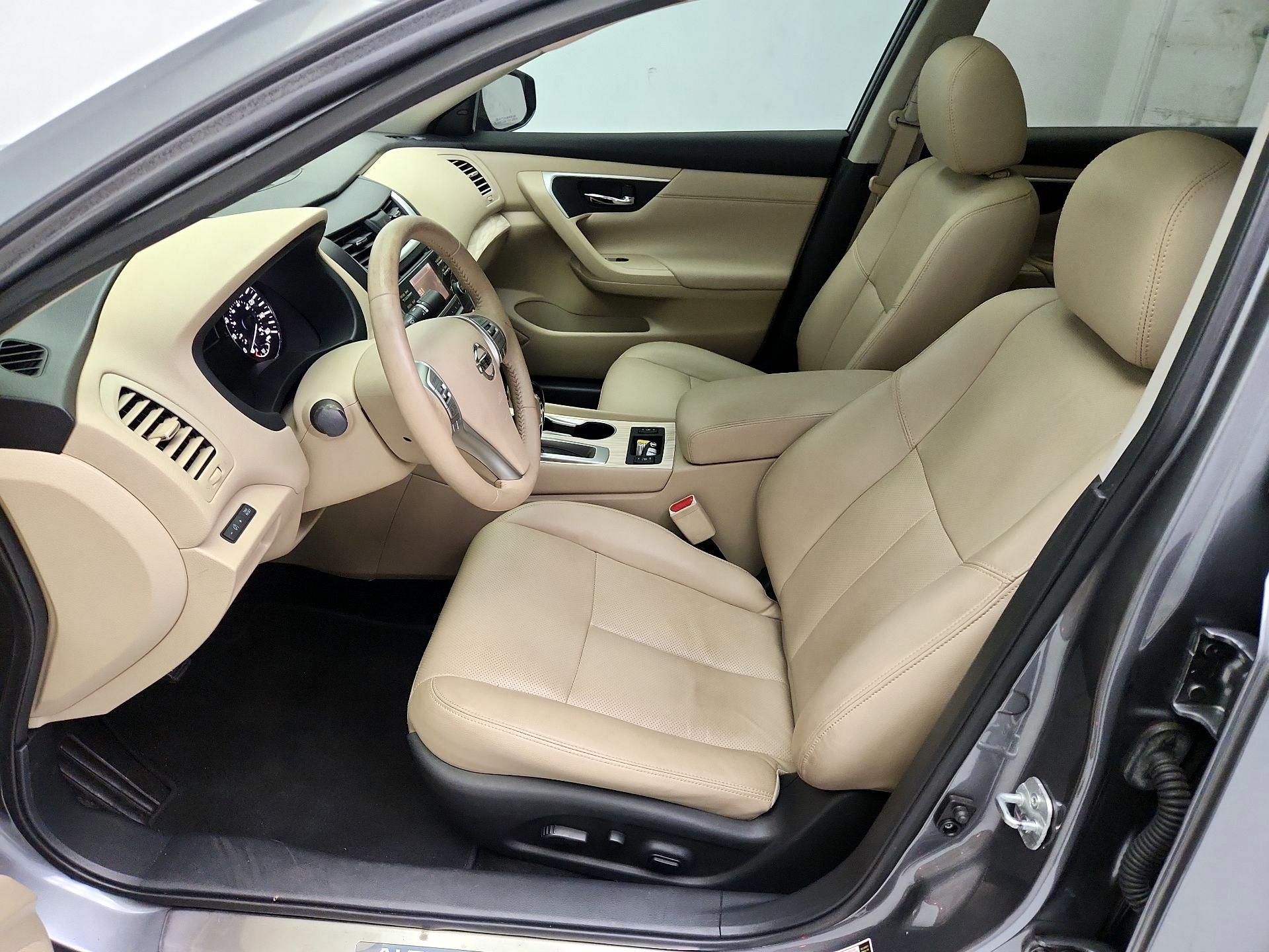 Thumbnail: 2016 Nissan Altima - 11