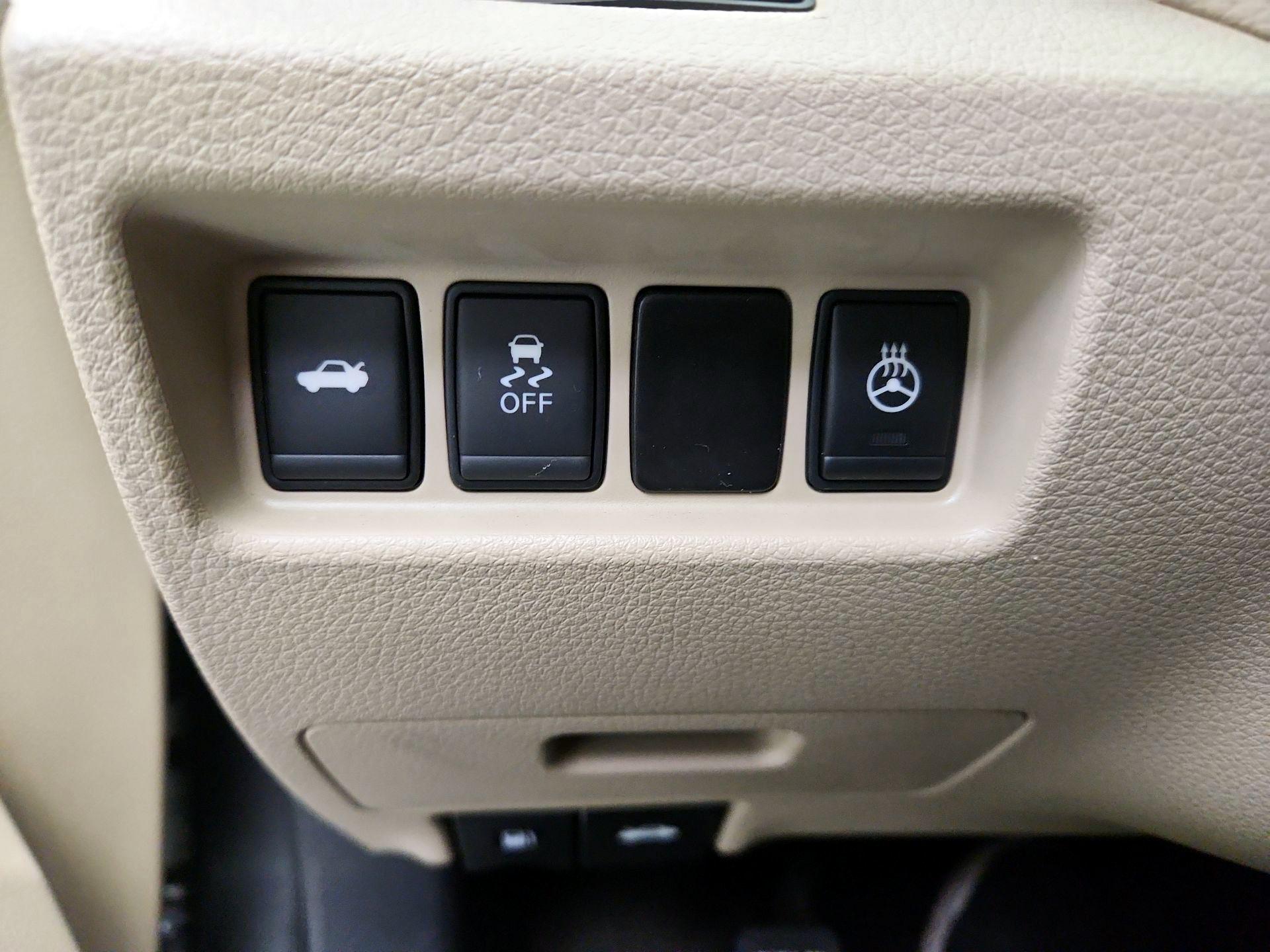 Thumbnail: 2016 Nissan Altima - 13
