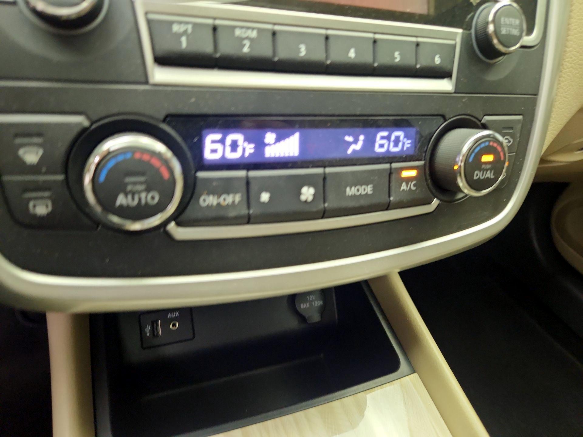 Thumbnail: 2016 Nissan Altima - 16