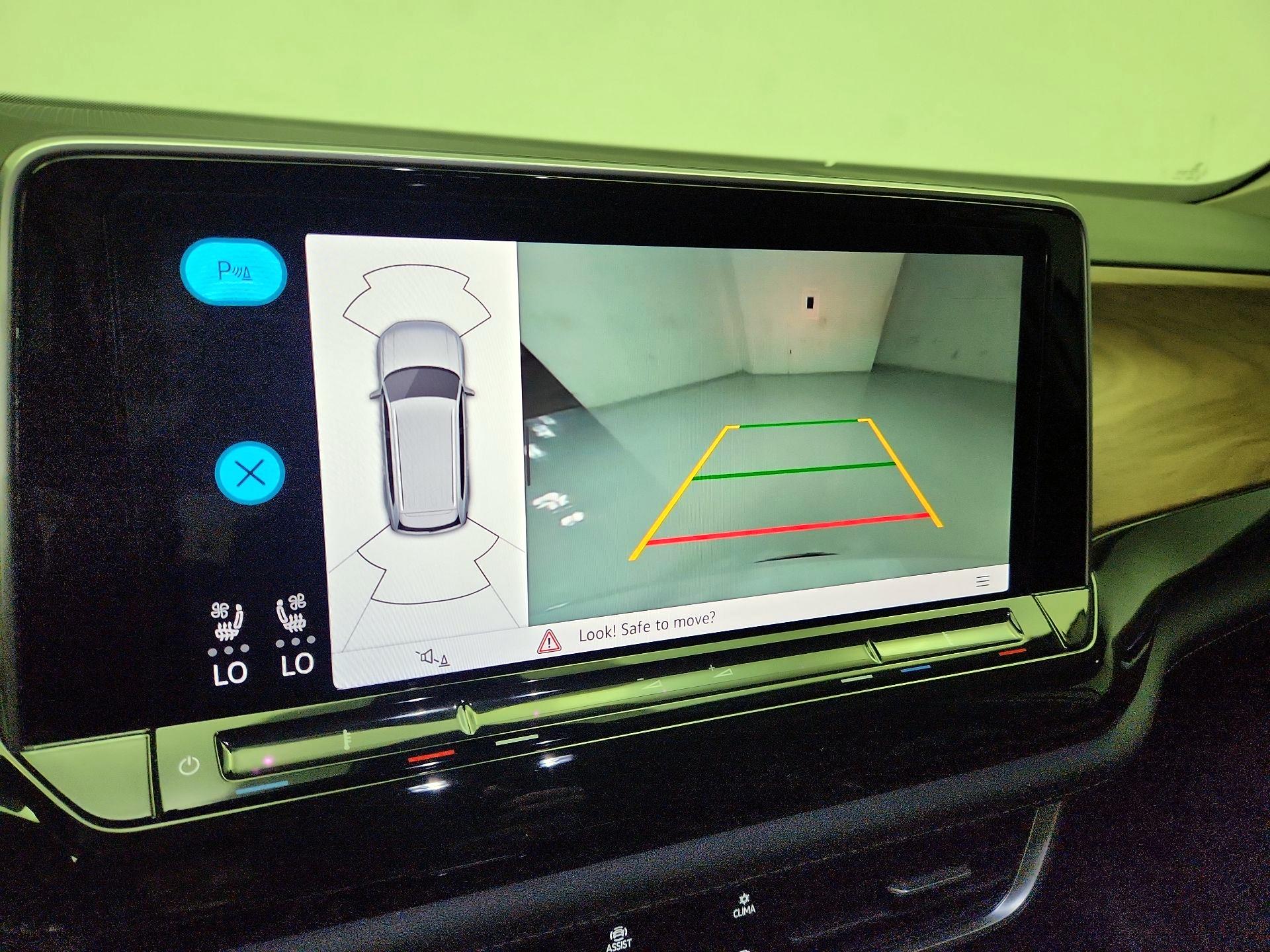 Thumbnail: 2025 Volkswagen Atlas - 14