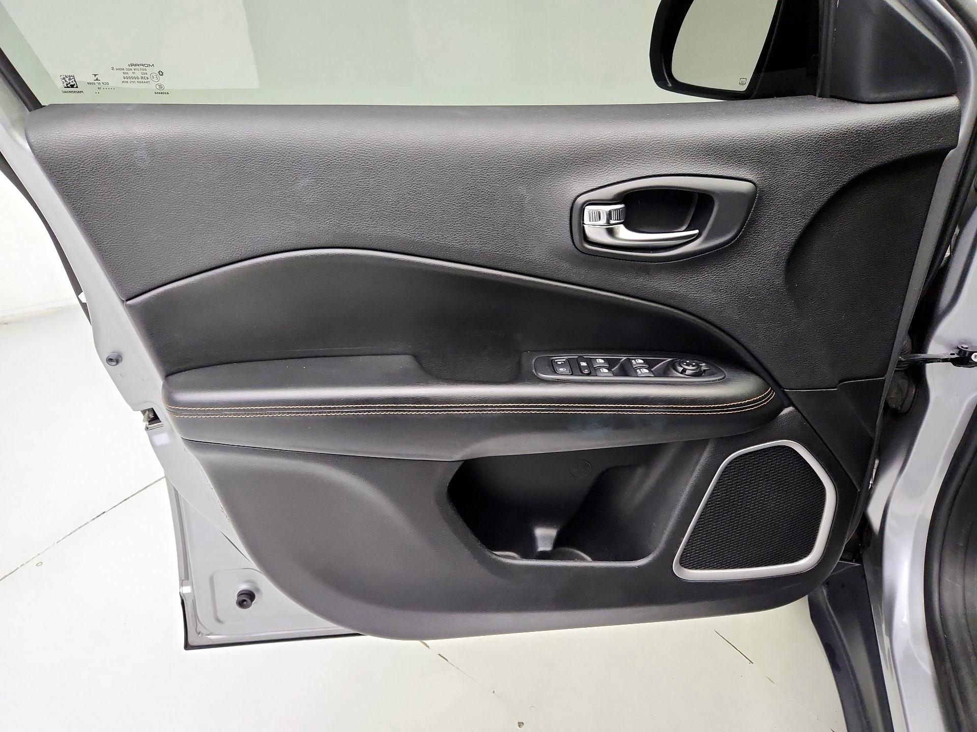 Thumbnail: 2019 Jeep Compass - 12