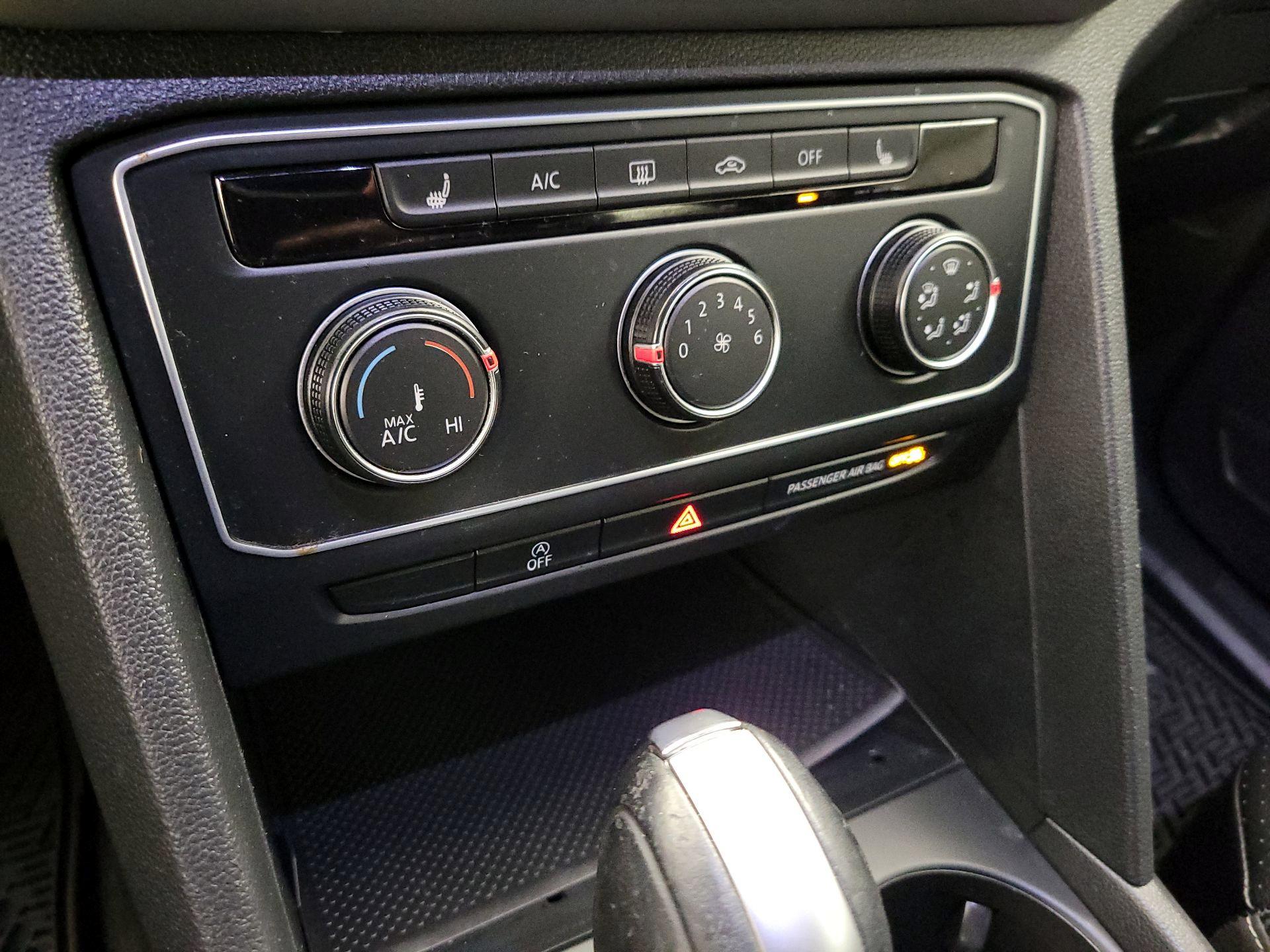 Thumbnail: 2022 Volkswagen Atlas - 16