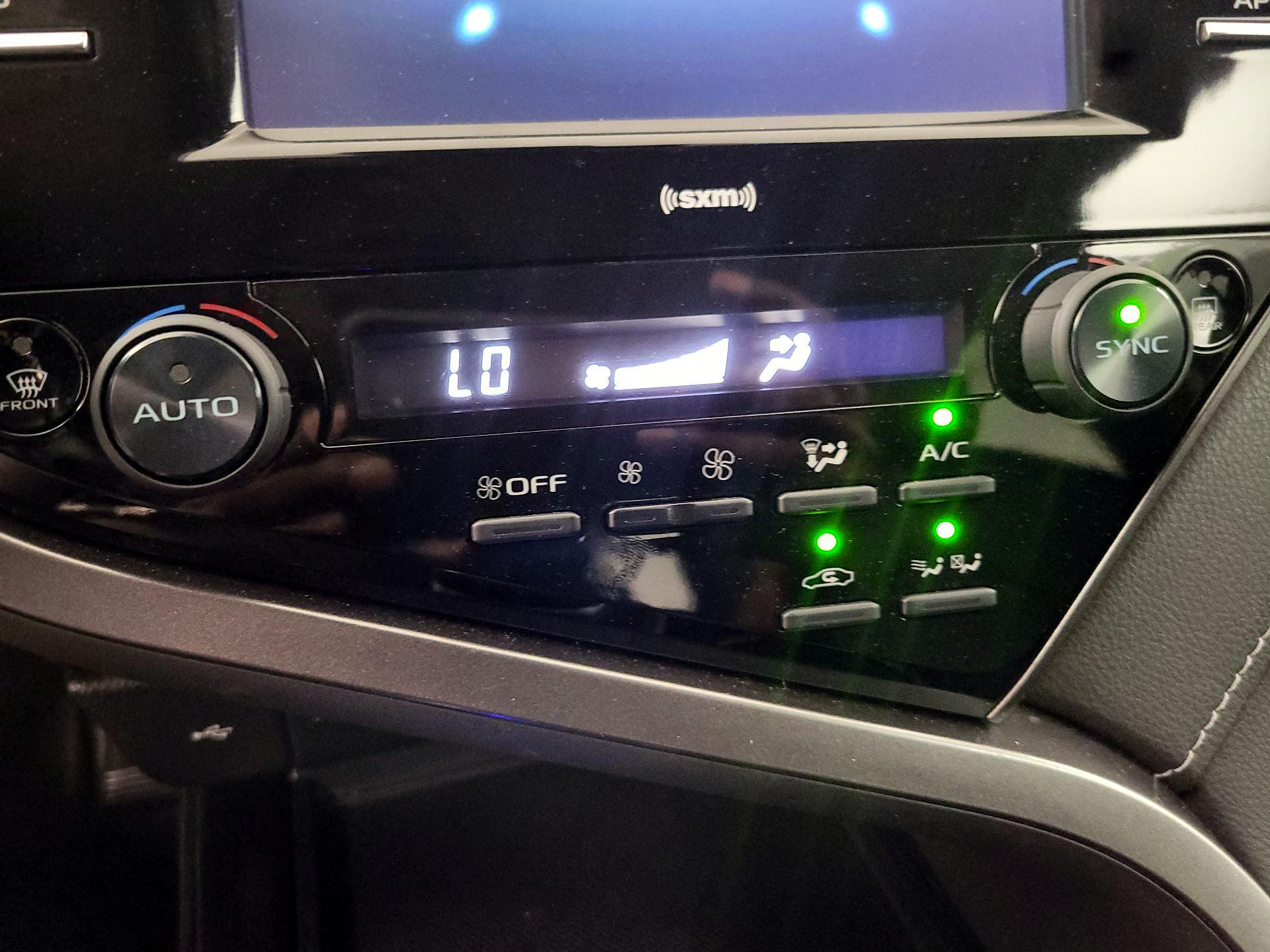 Thumbnail: 2020 Toyota Camry - 16