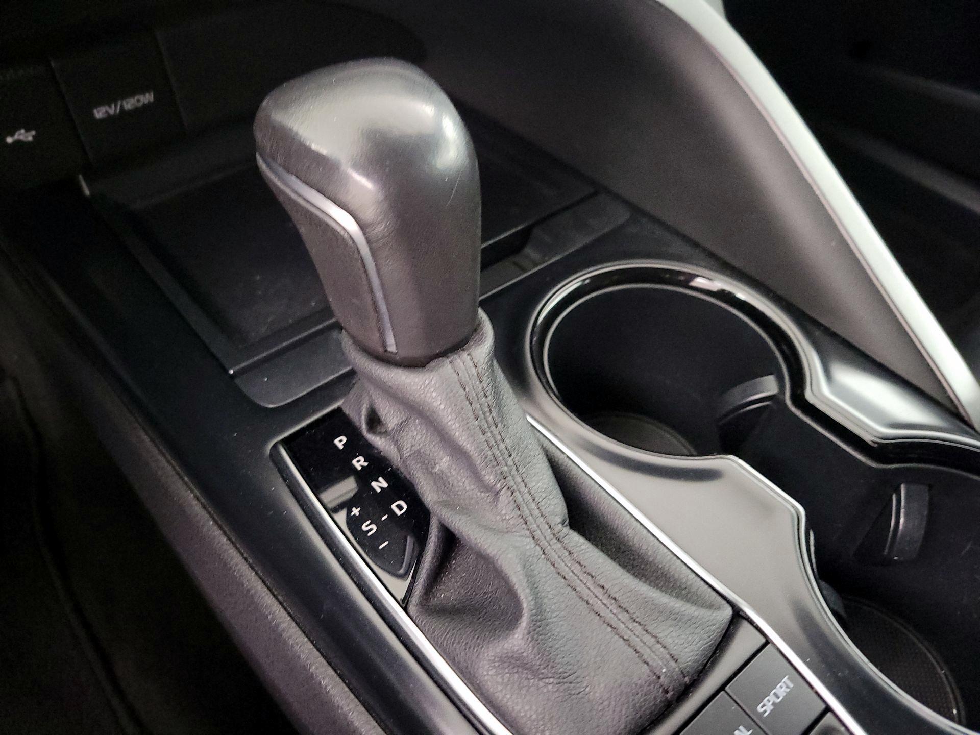 Thumbnail: 2020 Toyota Camry - 17