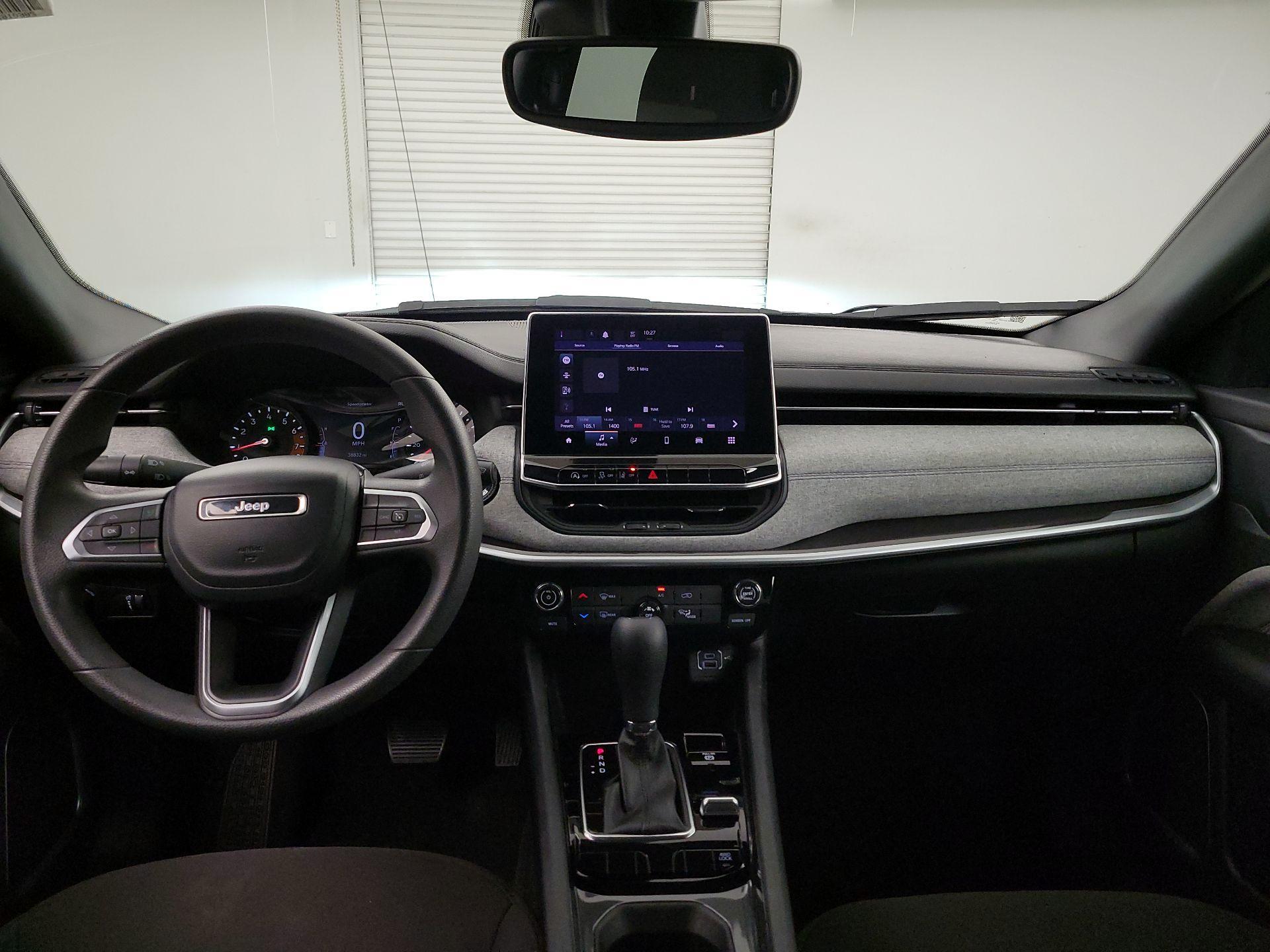 Thumbnail: 2023 Jeep Compass - 9