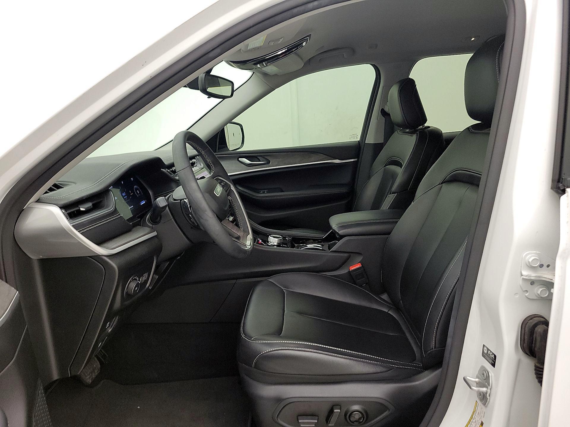 Thumbnail: 2023 Jeep Grand Cherokee - 9