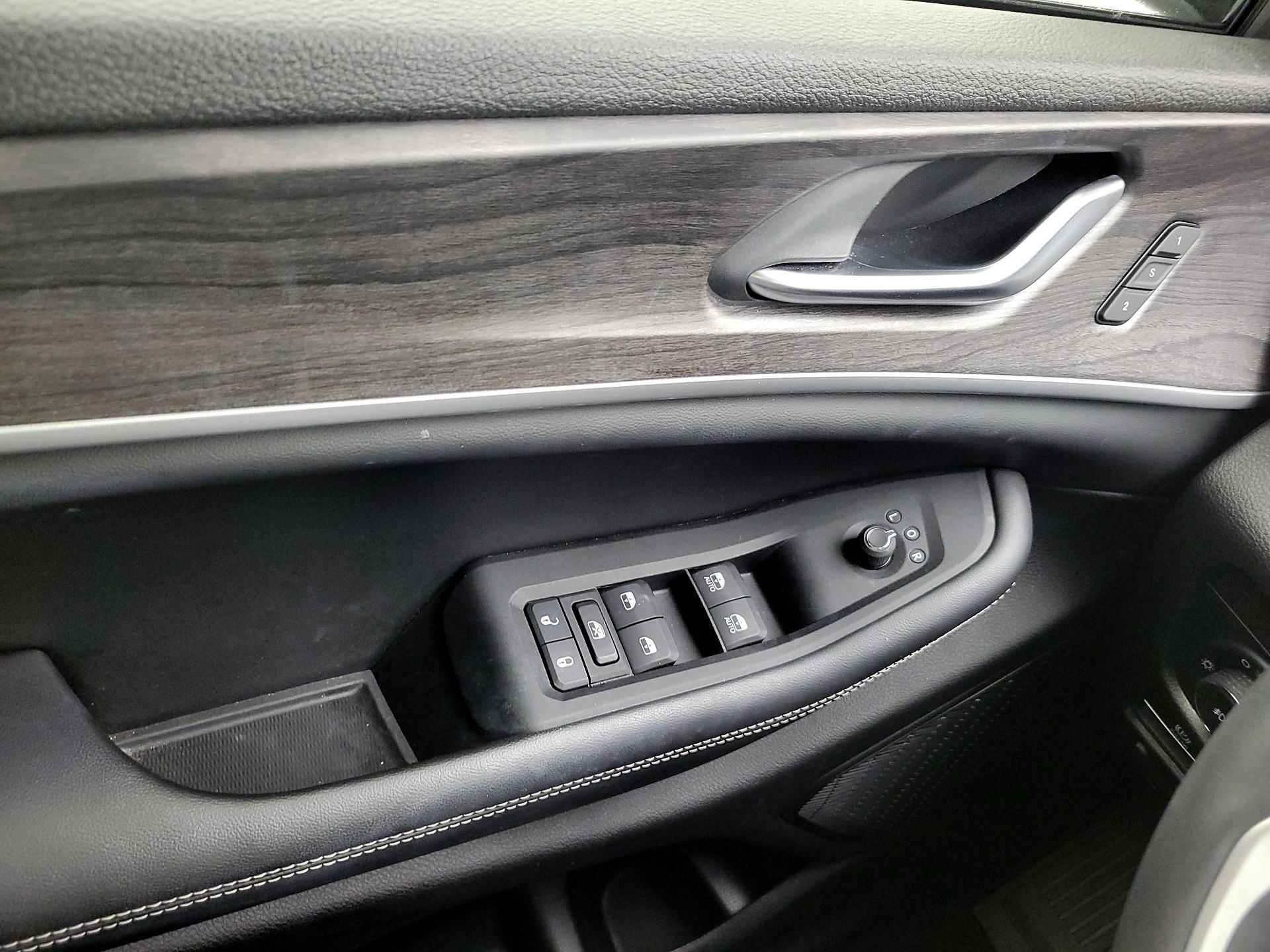 Thumbnail: 2023 Jeep Grand Cherokee - 10