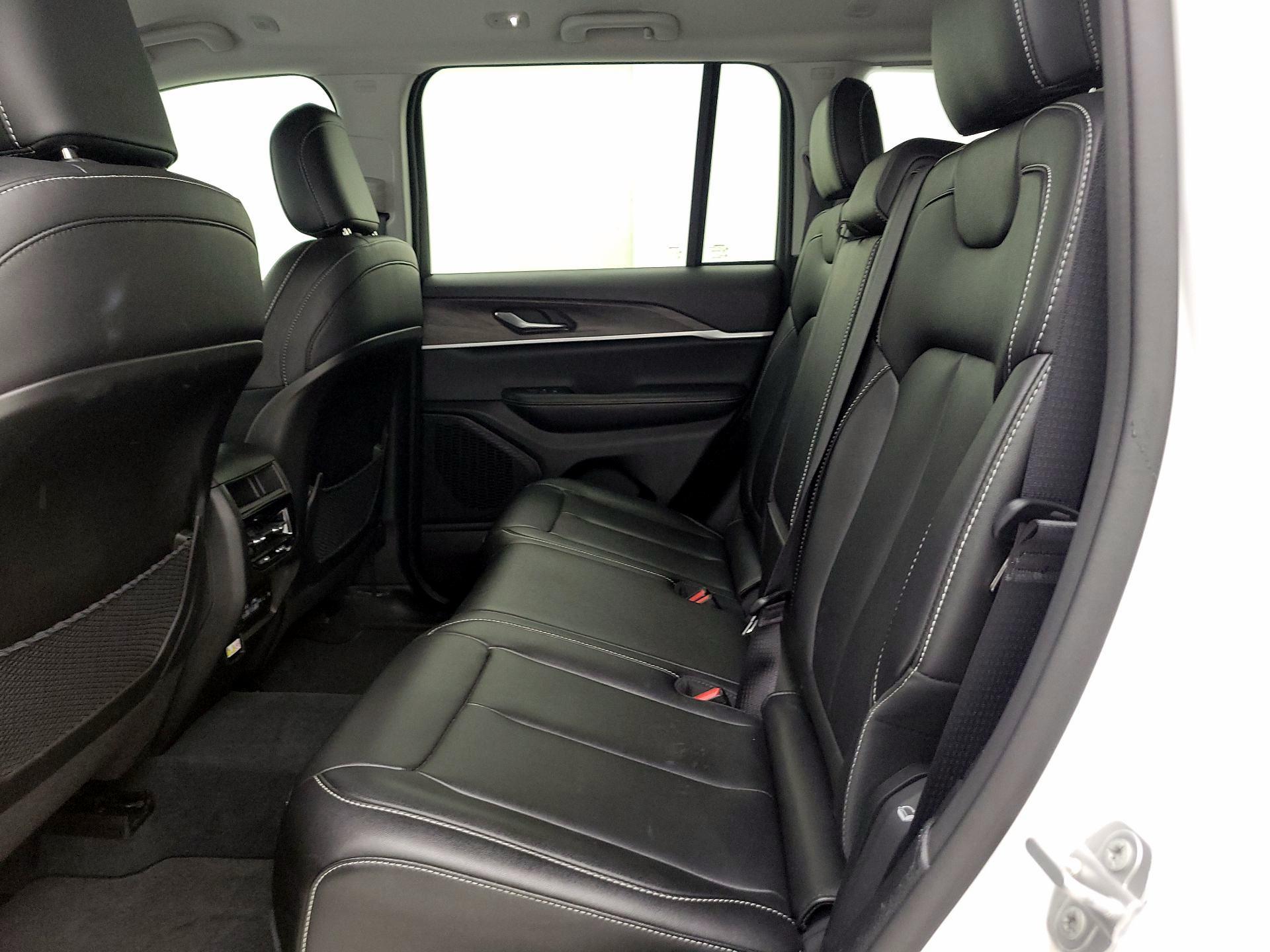 Thumbnail: 2023 Jeep Grand Cherokee - 18