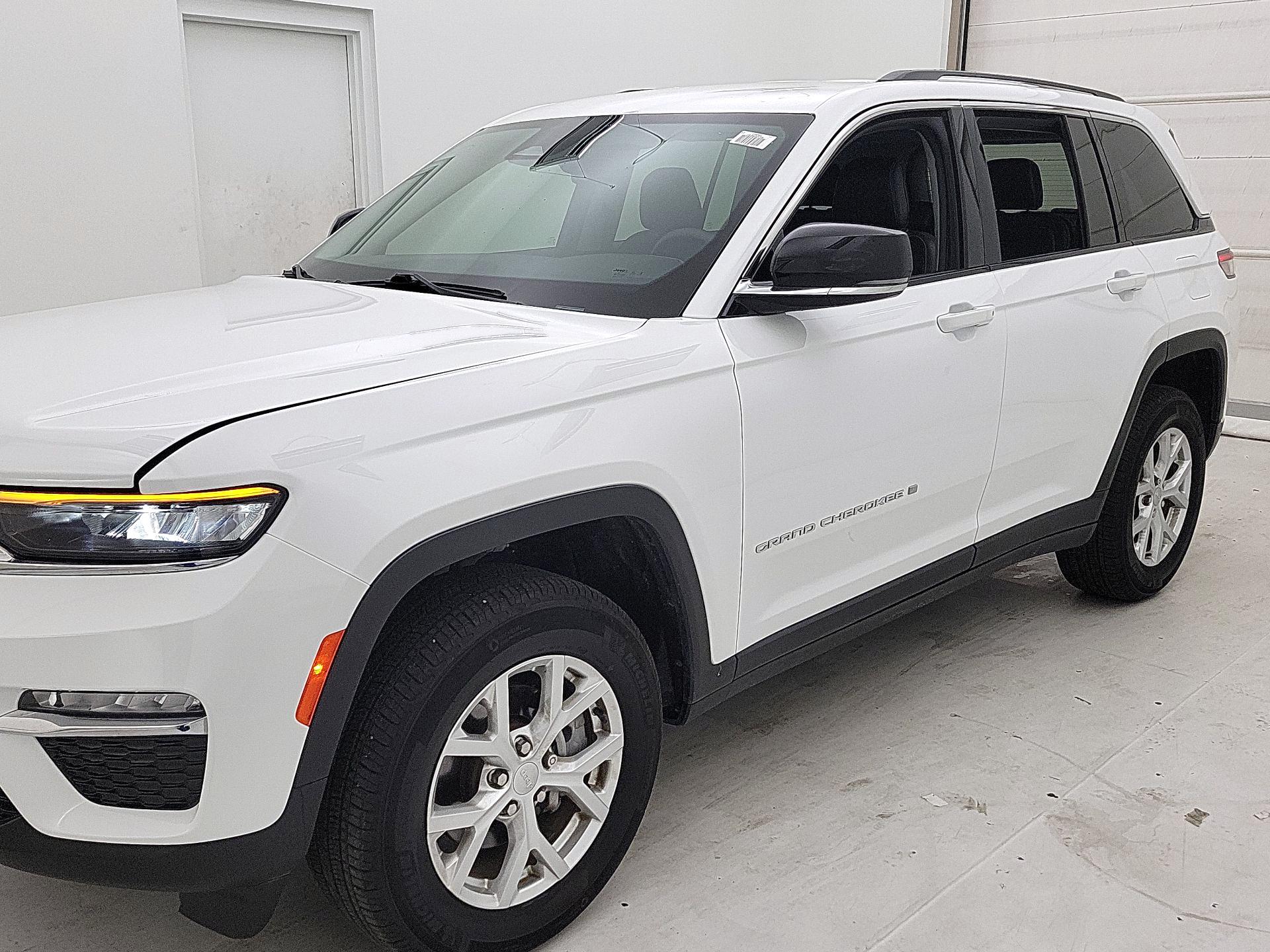 Thumbnail: 2023 Jeep Grand Cherokee - 3