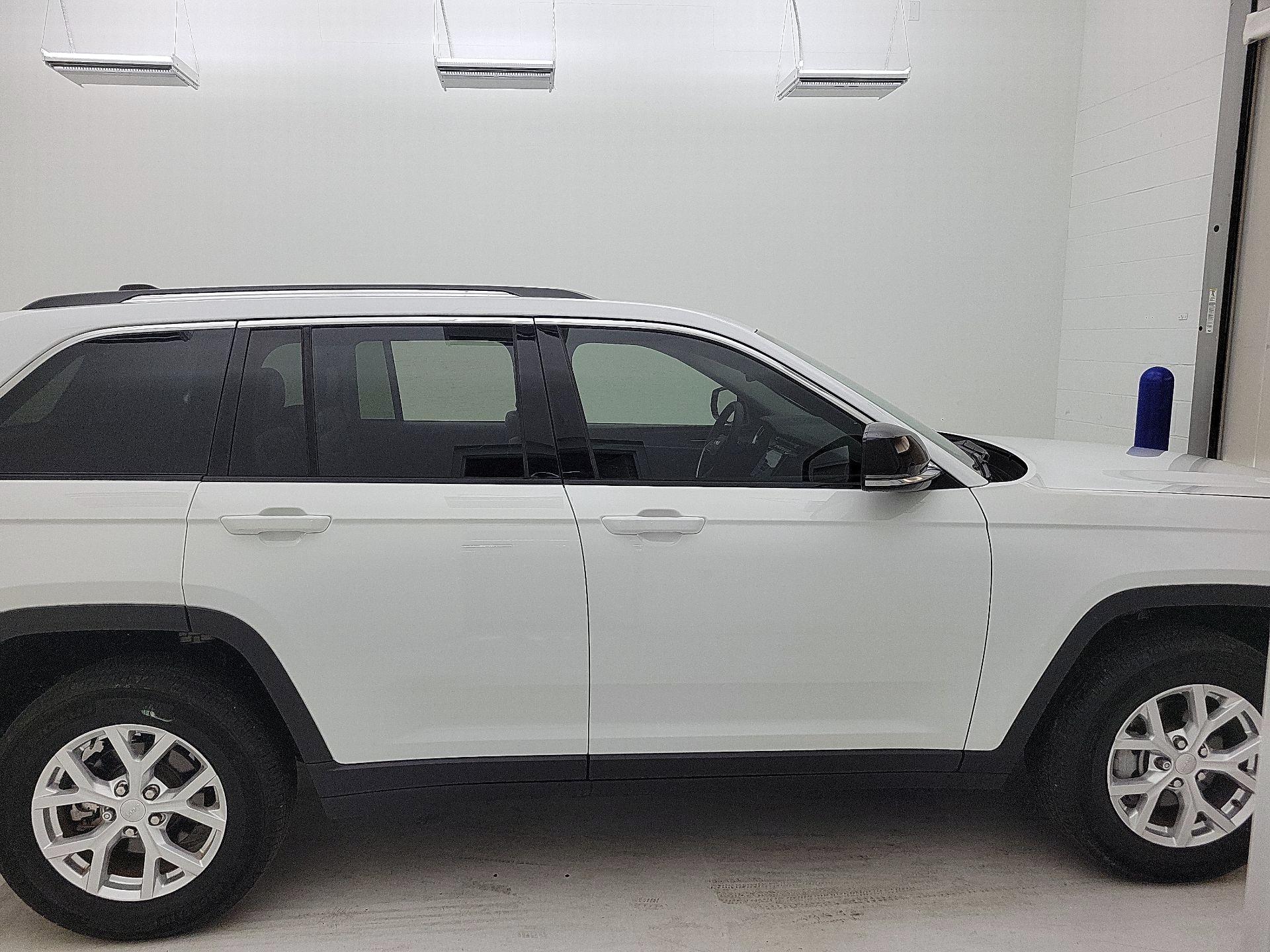 Thumbnail: 2023 Jeep Grand Cherokee - 4