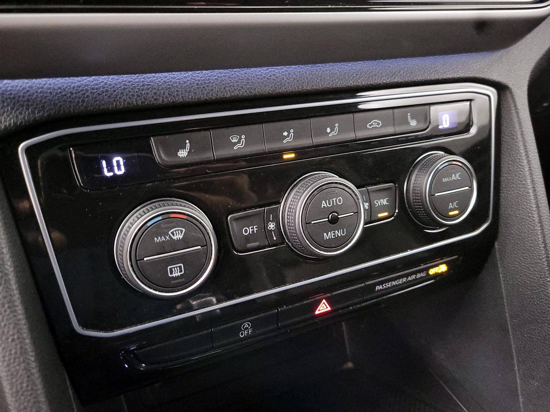 Thumbnail: 2022 Volkswagen Atlas - 16