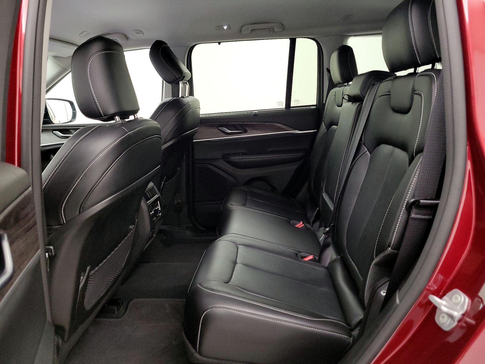 Thumbnail: 2023 Jeep Grand Cherokee - 18