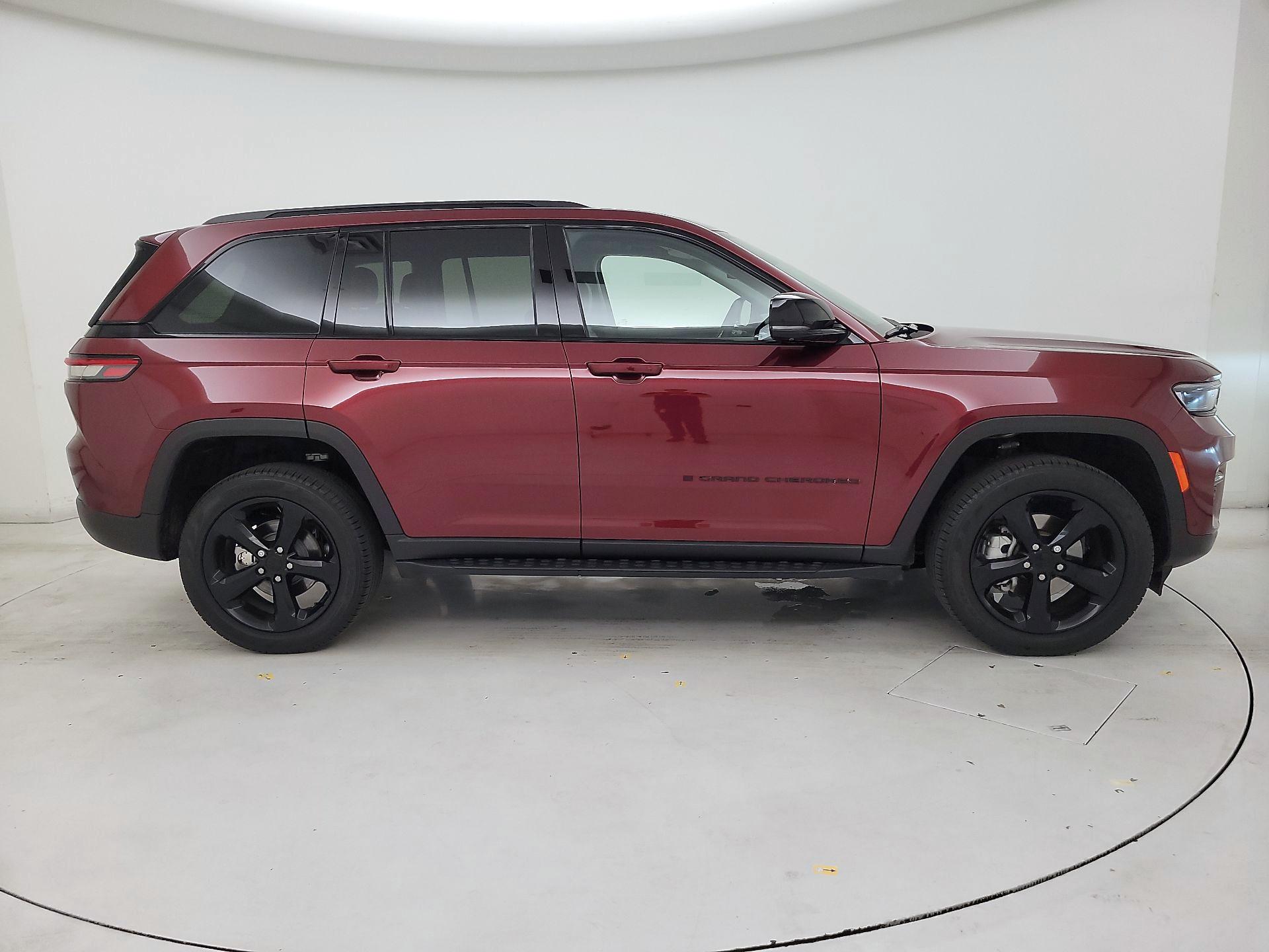 Thumbnail: 2023 Jeep Grand Cherokee - 4