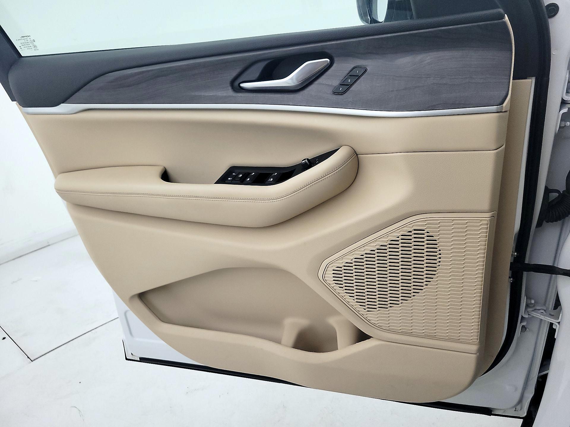 Thumbnail: 2023 Jeep Grand Cherokee - 10