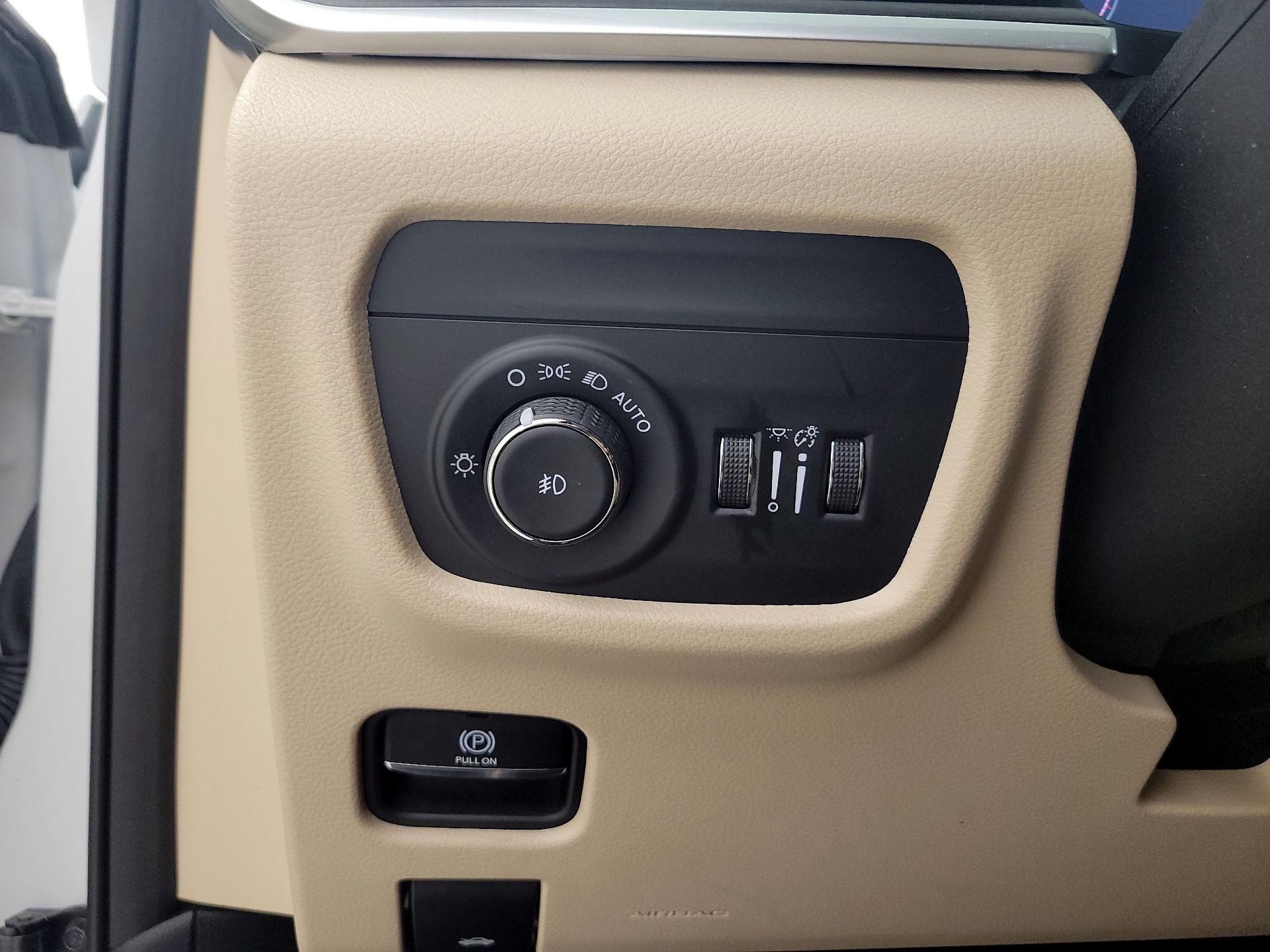 Thumbnail: 2023 Jeep Grand Cherokee - 11