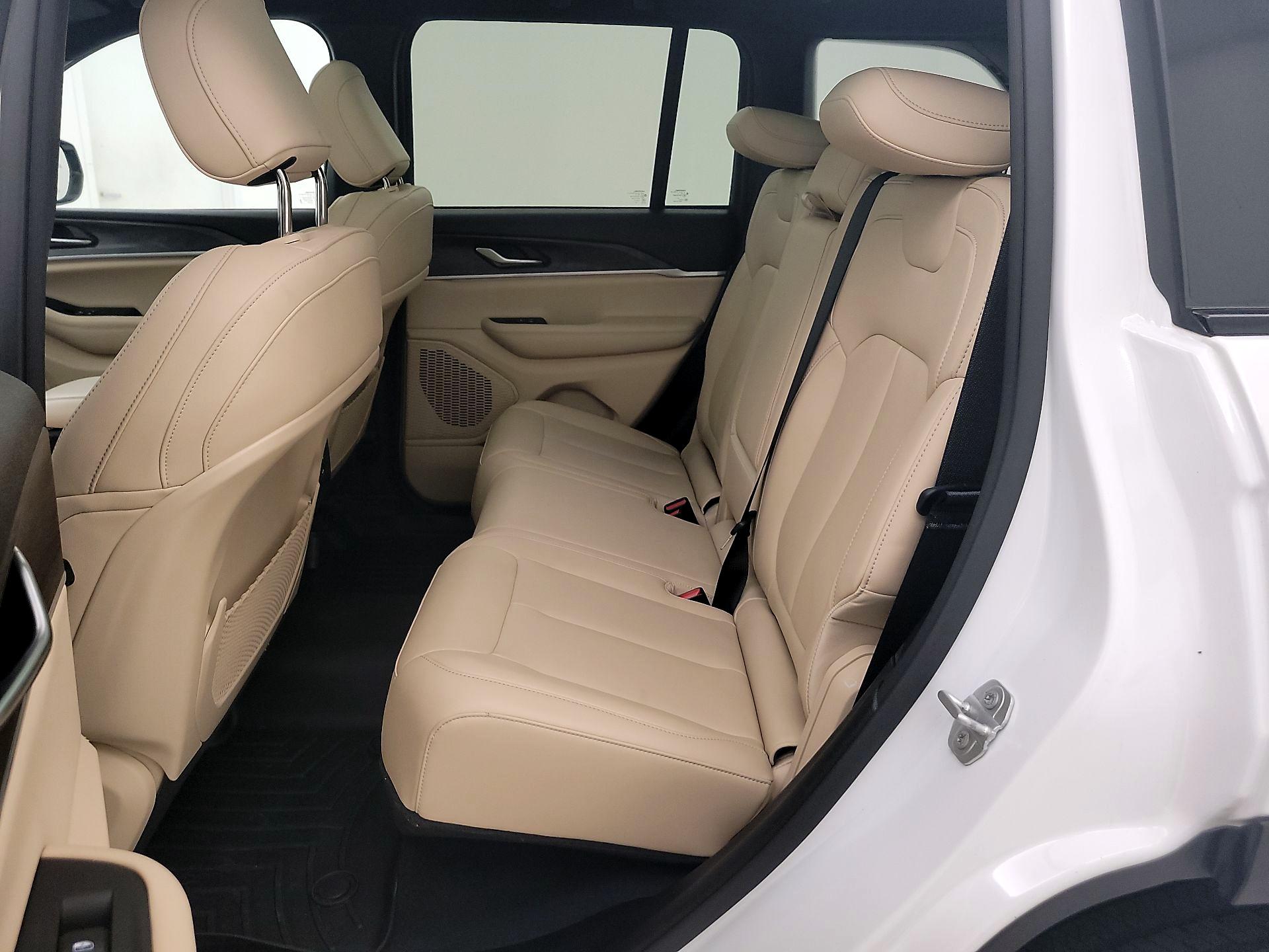 Thumbnail: 2023 Jeep Grand Cherokee - 19