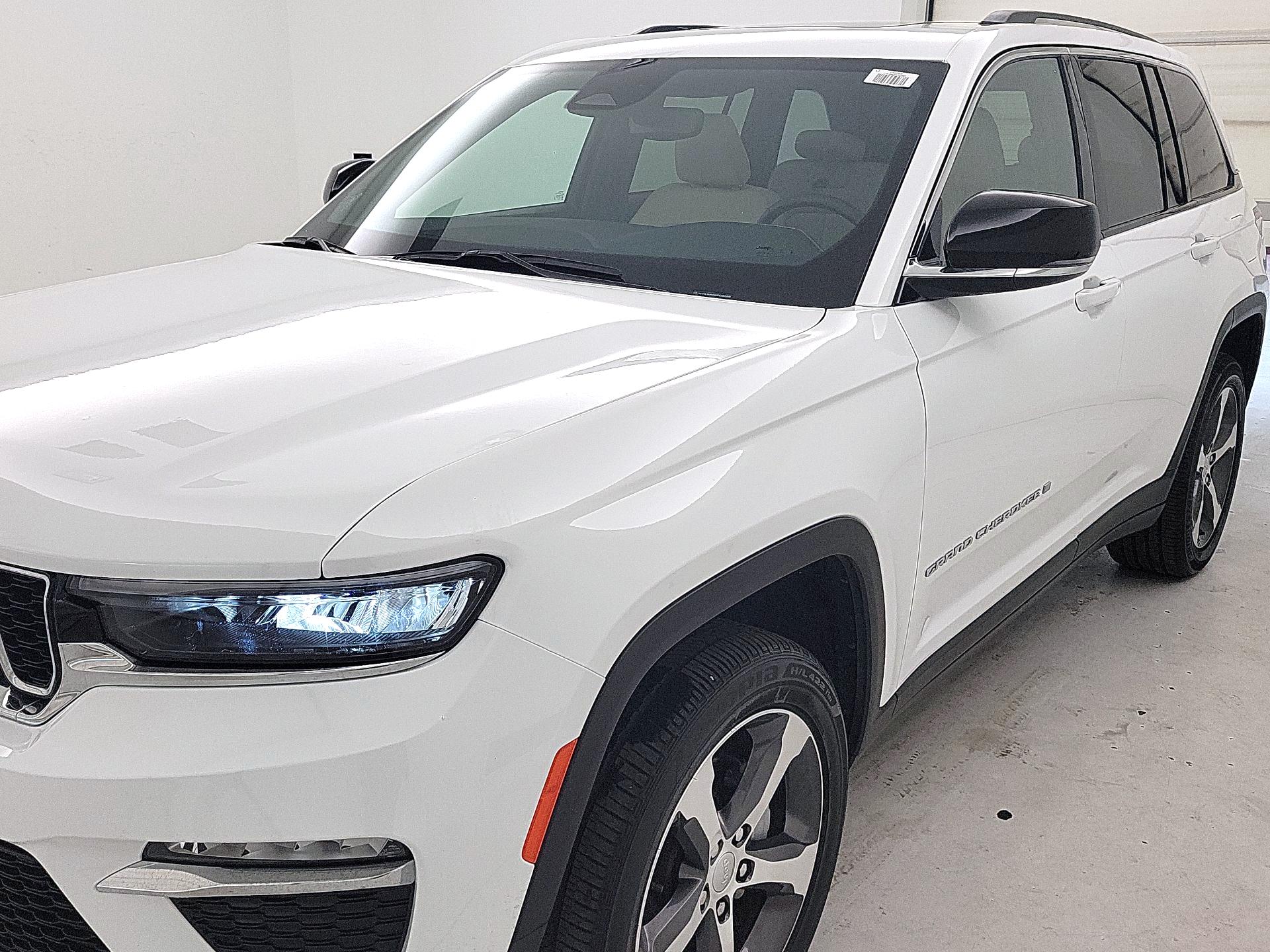 Thumbnail: 2023 Jeep Grand Cherokee - 3