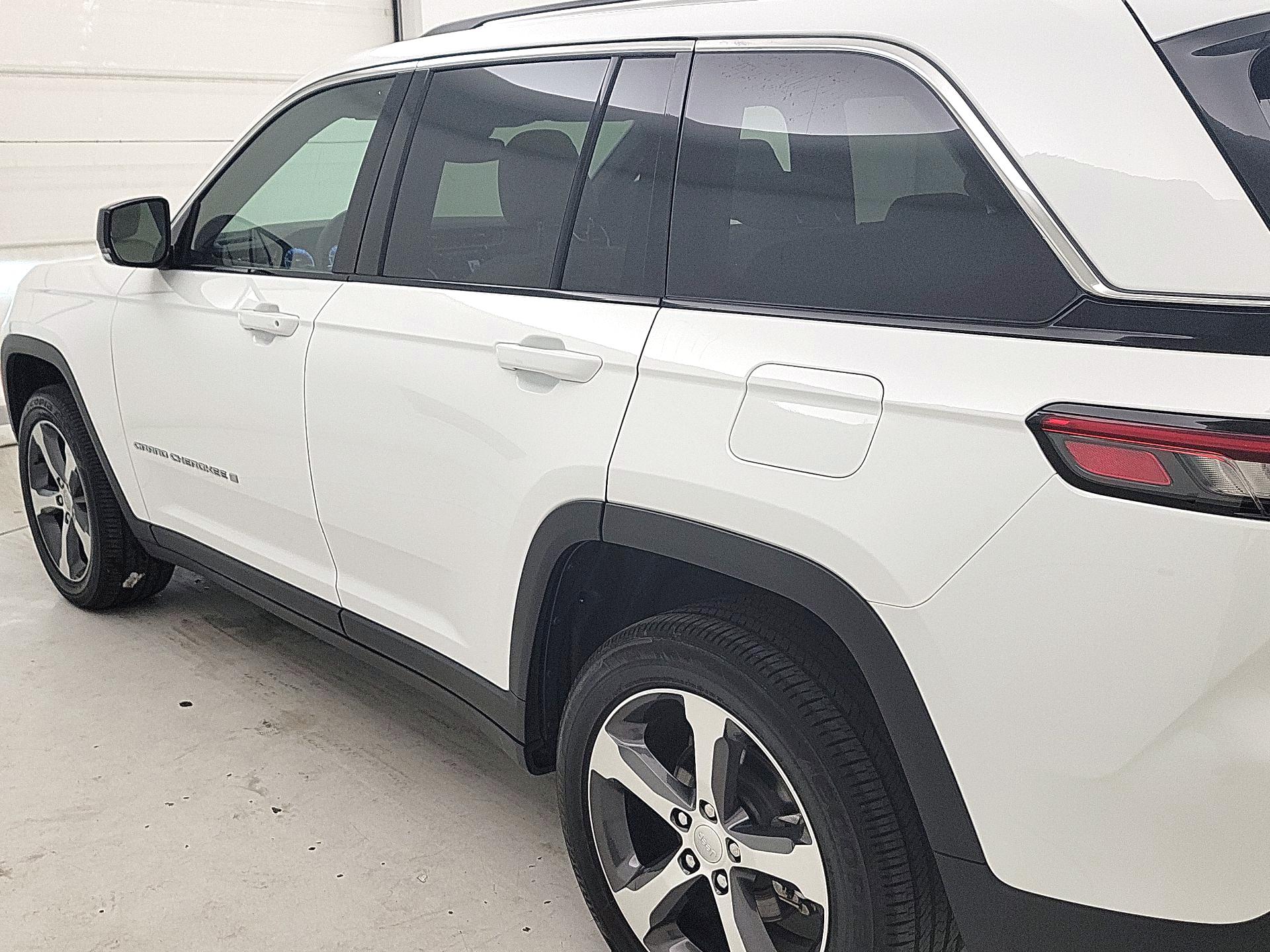 Thumbnail: 2023 Jeep Grand Cherokee - 7