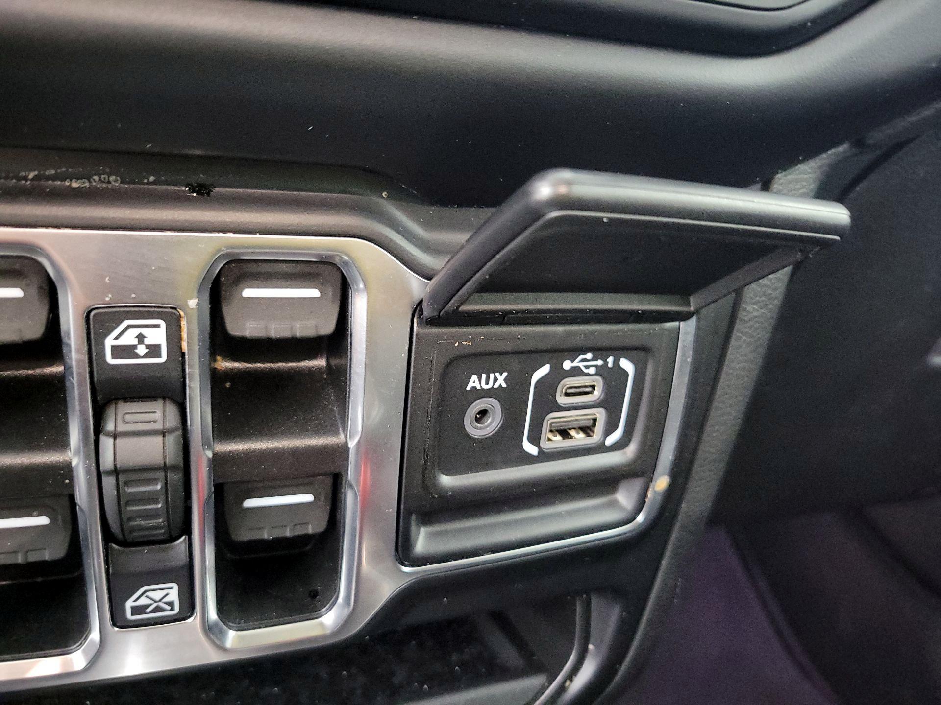 Thumbnail: 2022 Jeep Gladiator - 17