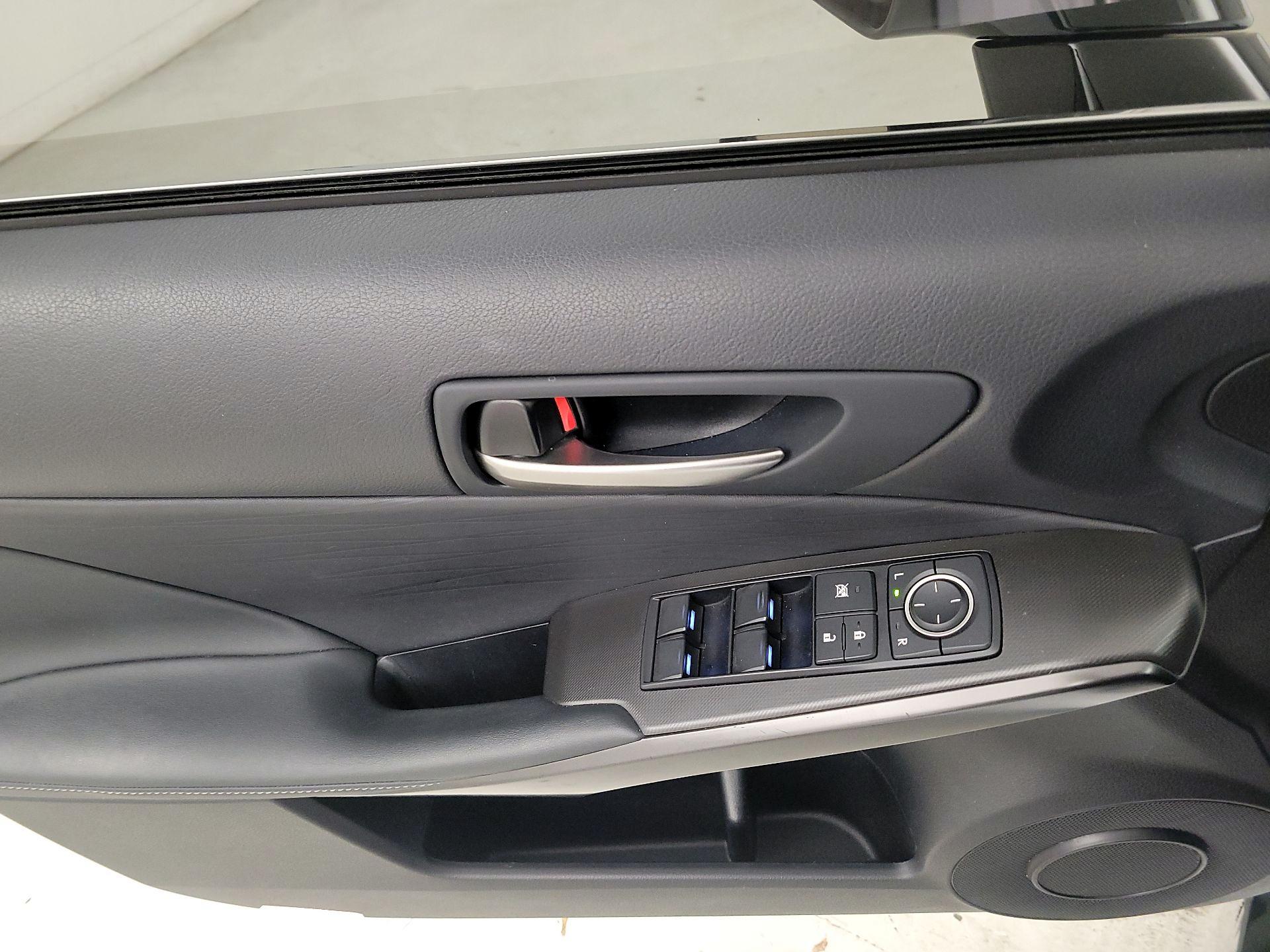 Thumbnail: 2022 Lexus IS - 12