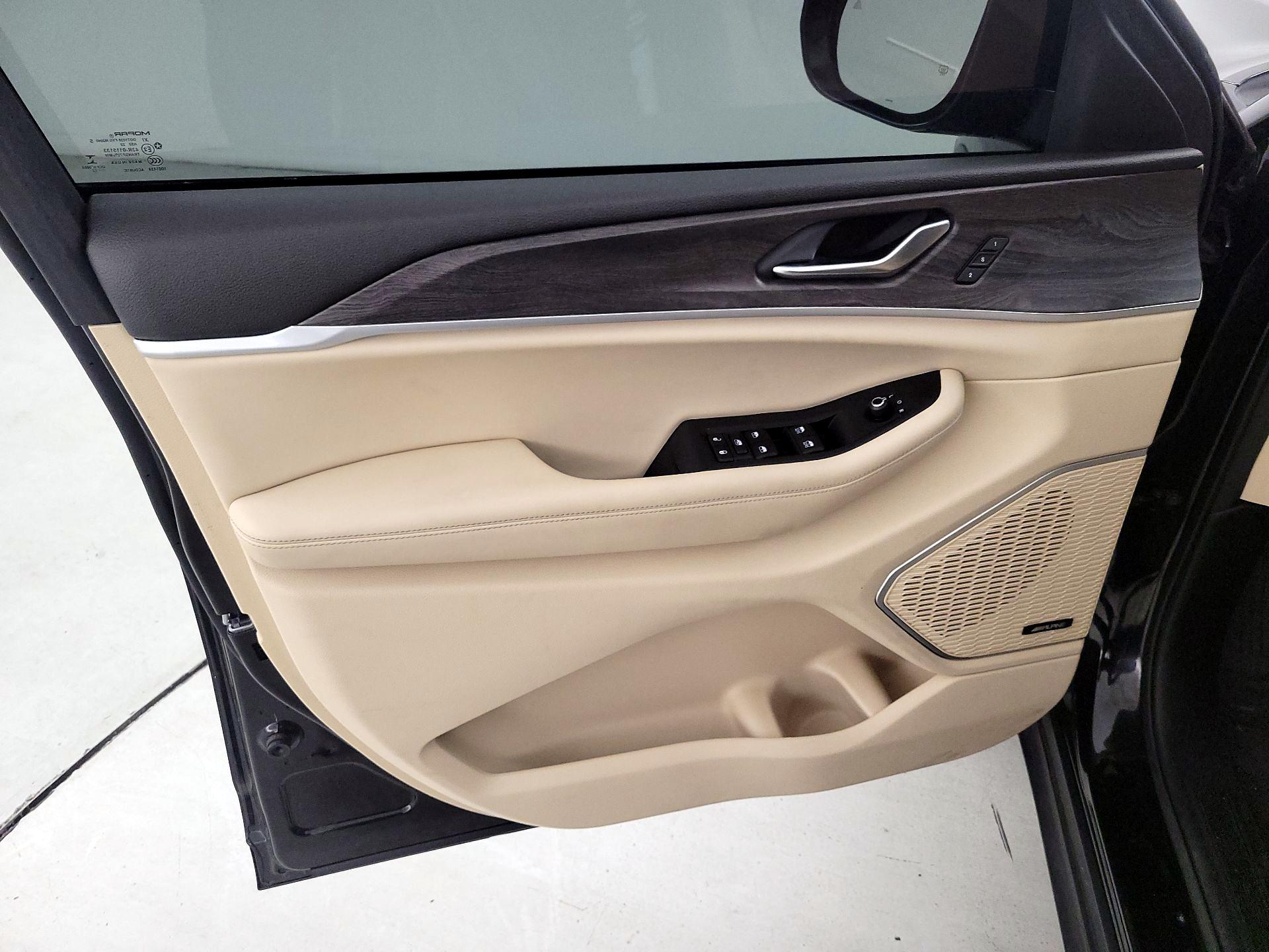 Thumbnail: 2022 Jeep Grand Cherokee - 12