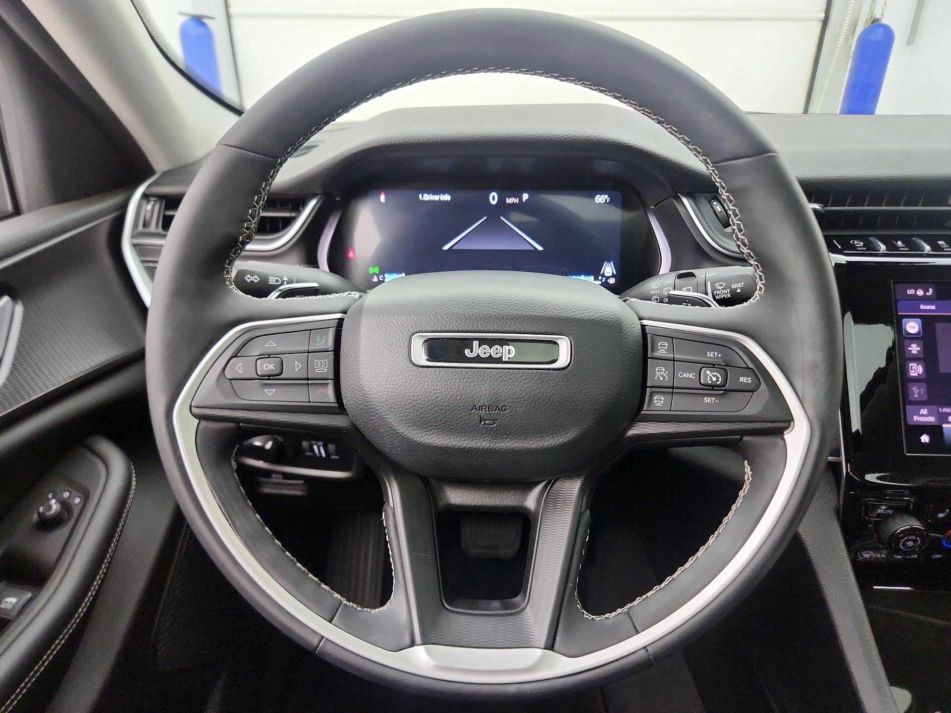 Thumbnail: 2023 Jeep Grand Cherokee - 10