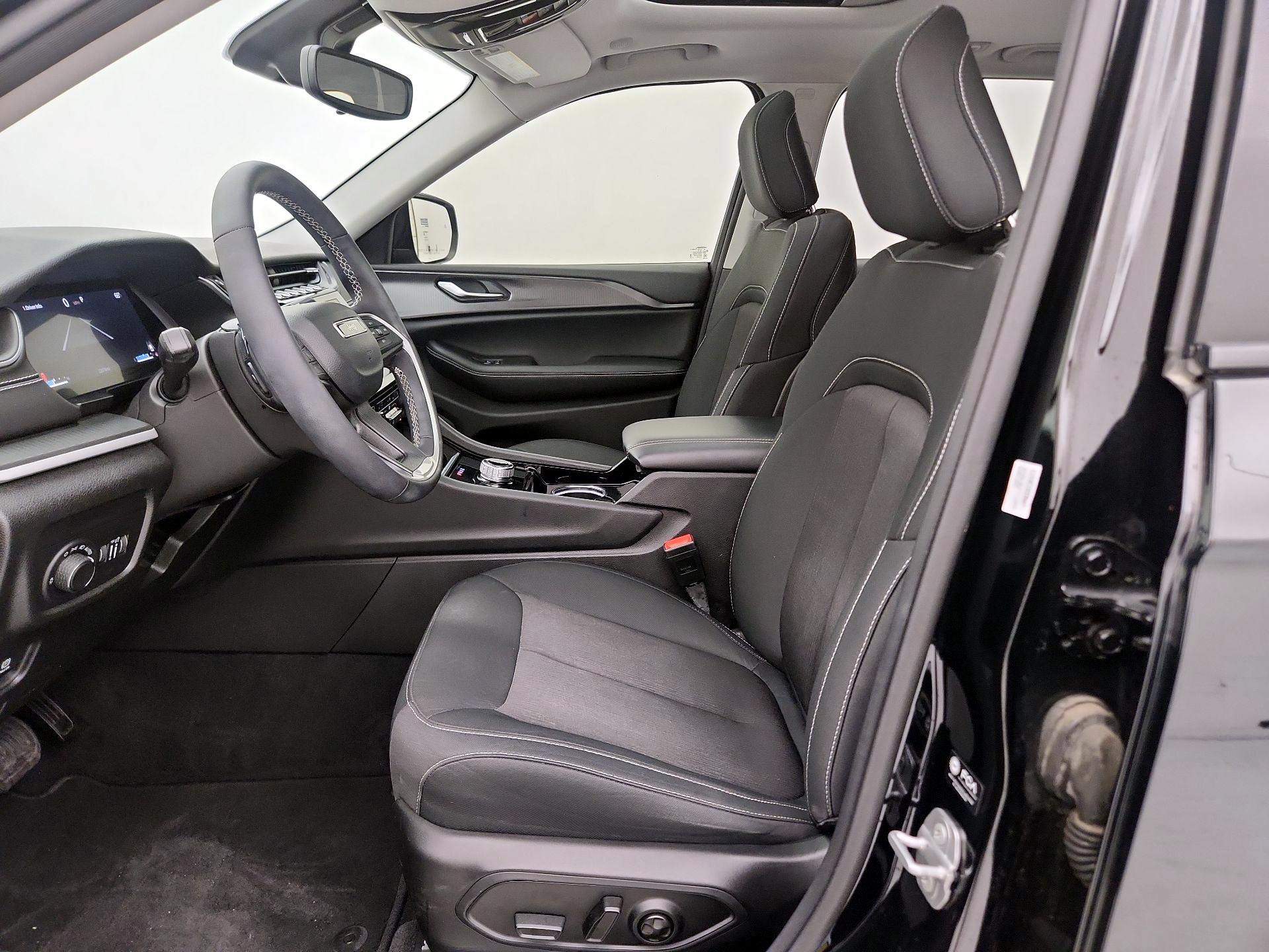 Thumbnail: 2023 Jeep Grand Cherokee - 11