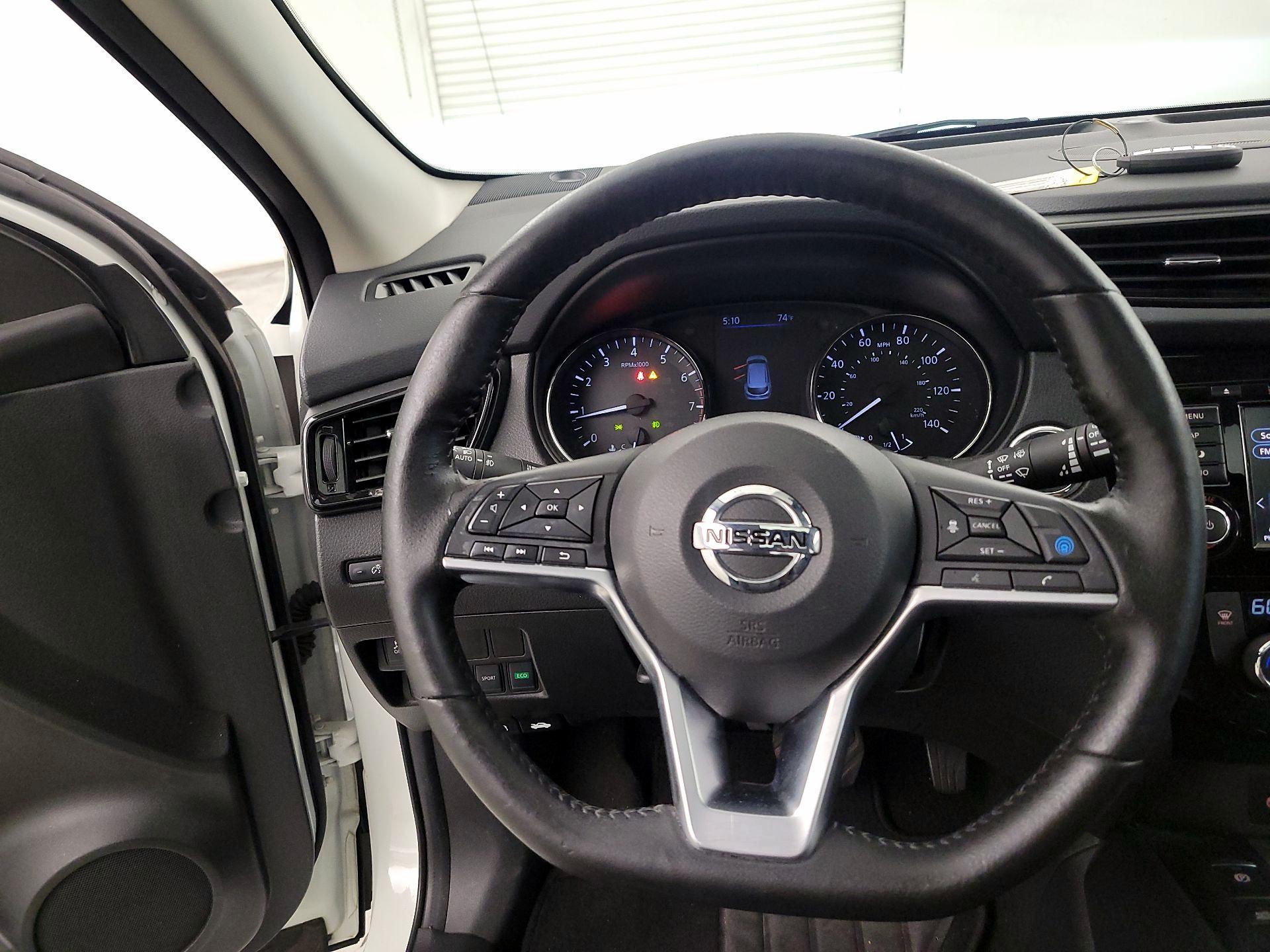 Thumbnail: 2022 Nissan Rogue Sport - 10