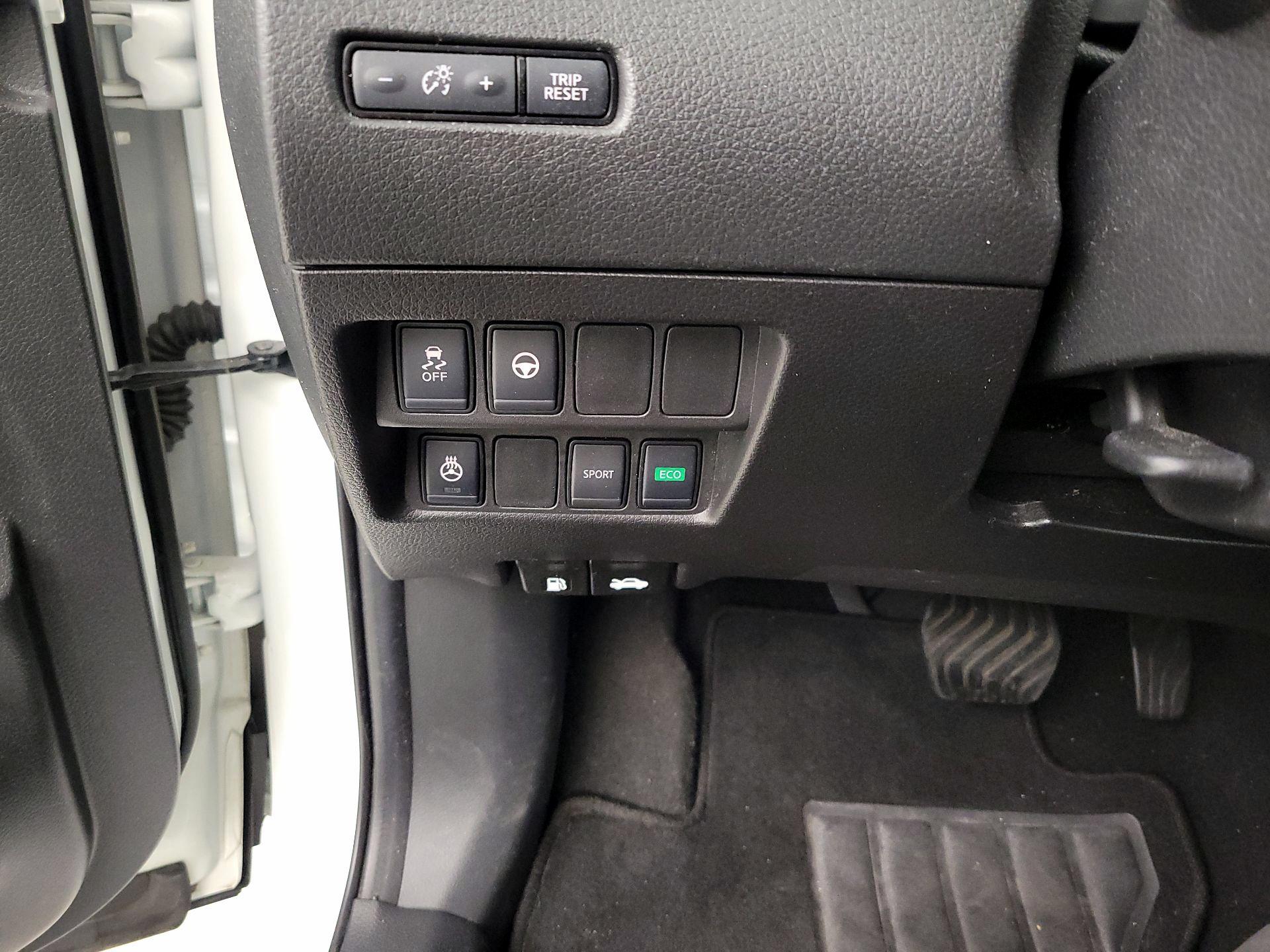 Thumbnail: 2022 Nissan Rogue Sport - 13